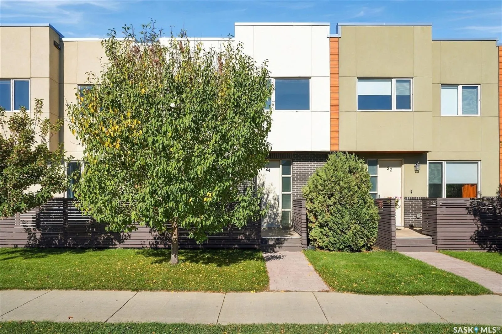 103 Willis CRESCENT #24