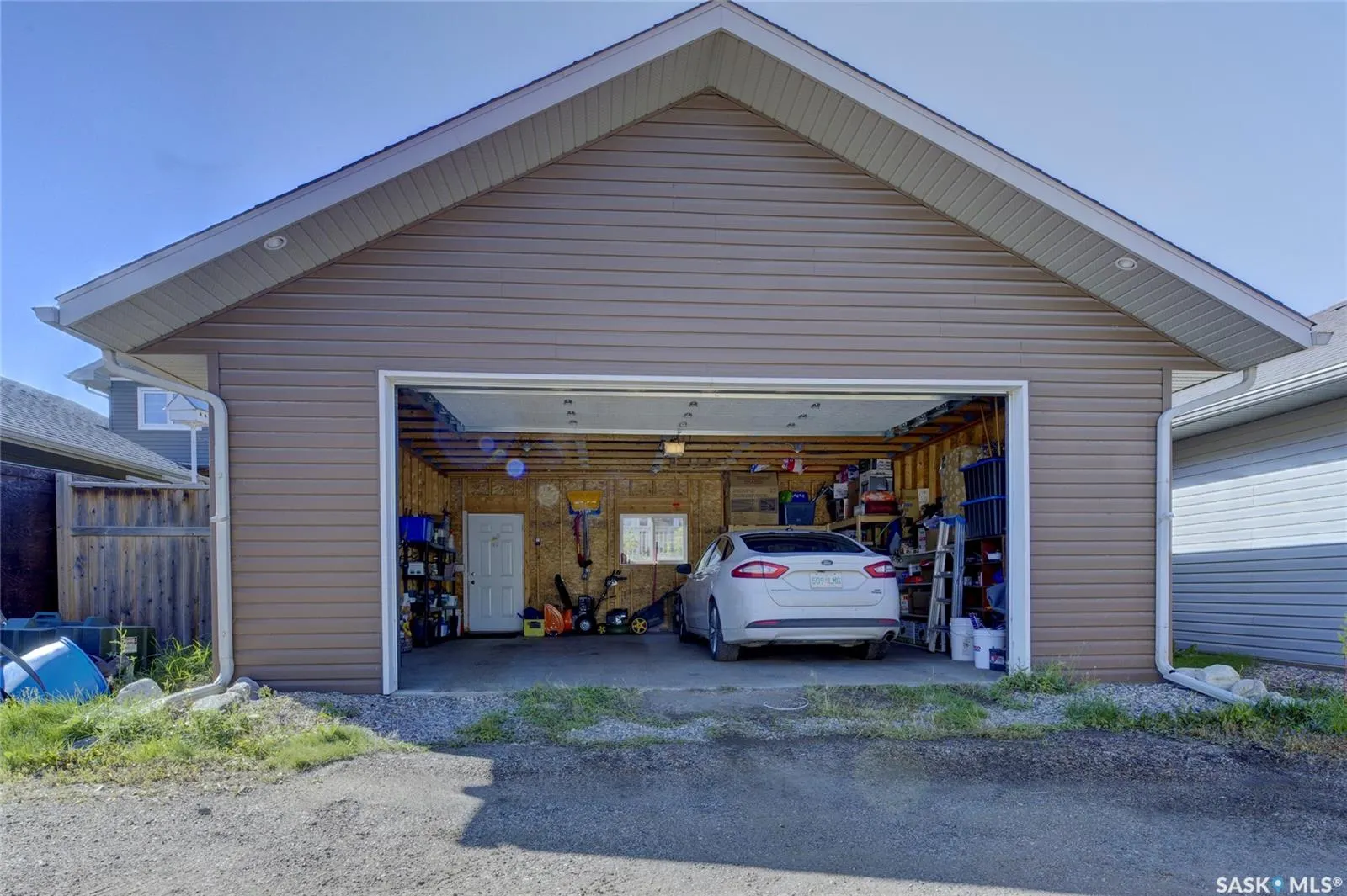 416 Redwood CRESCENT