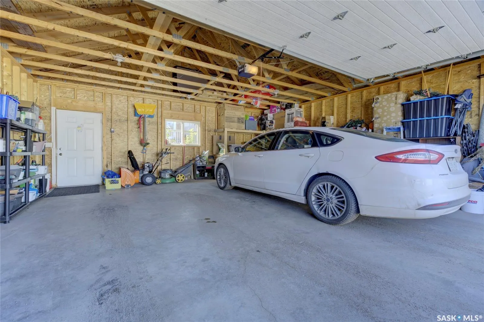 416 Redwood CRESCENT