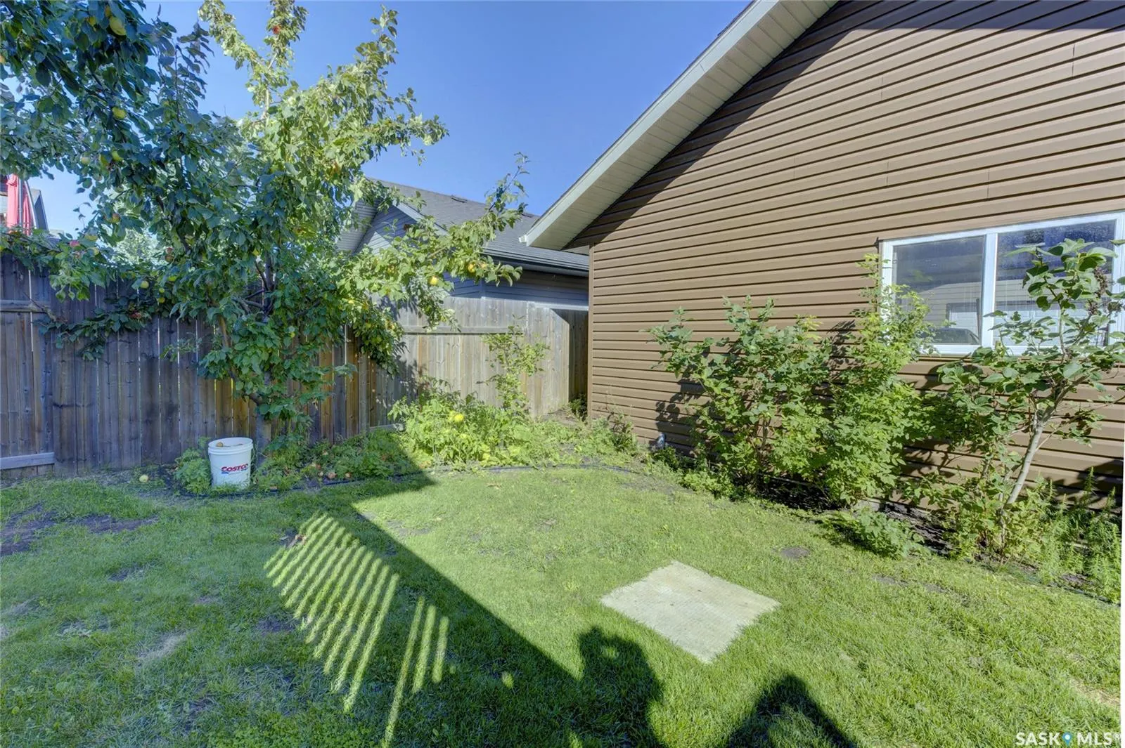 416 Redwood CRESCENT