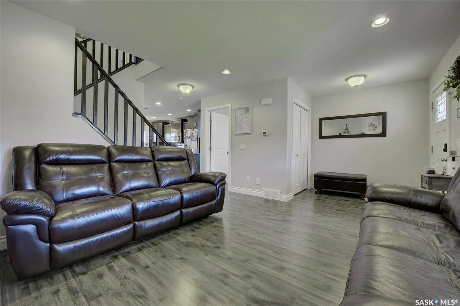 416 Redwood CRESCENT