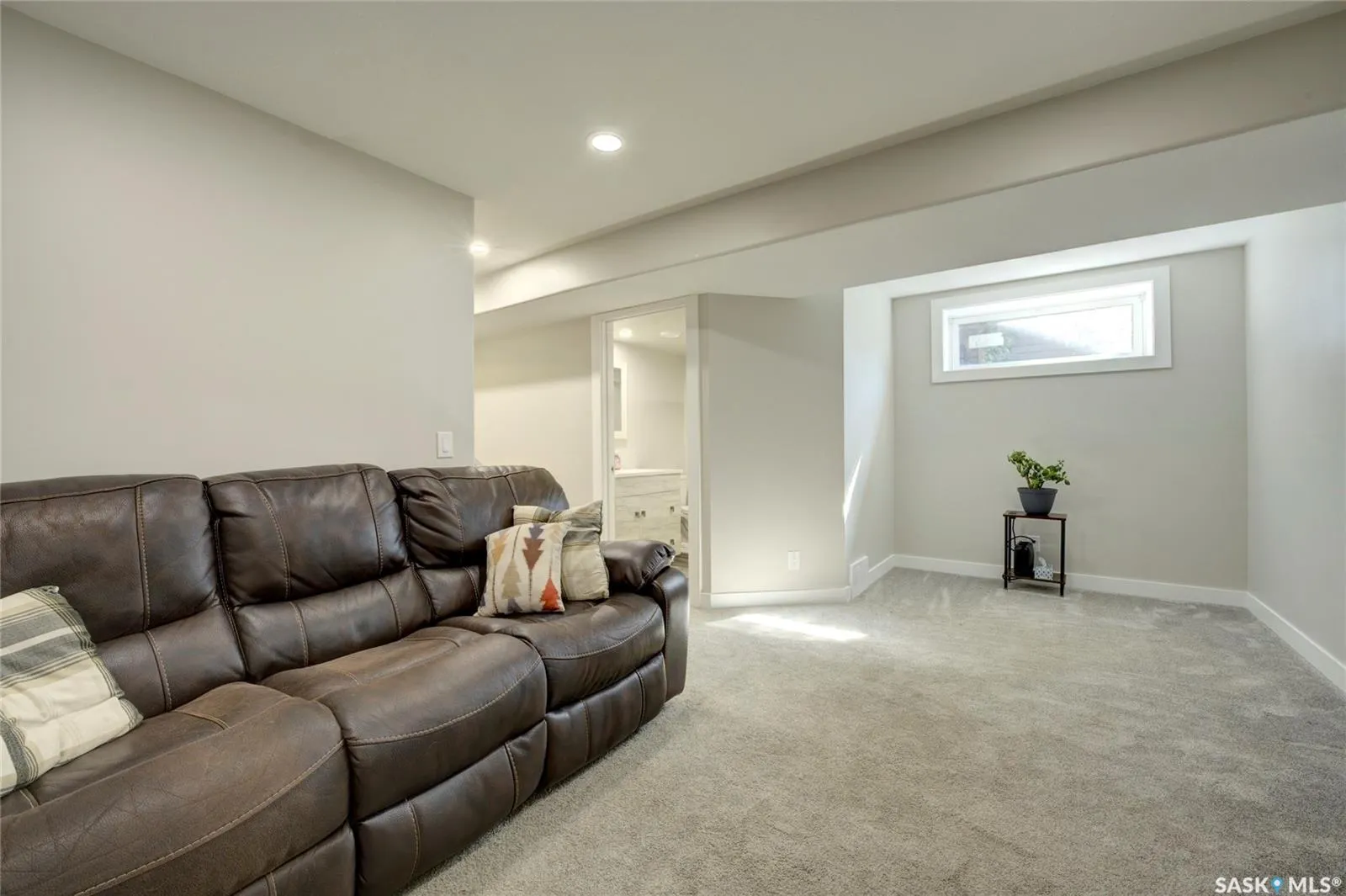 416 Redwood CRESCENT