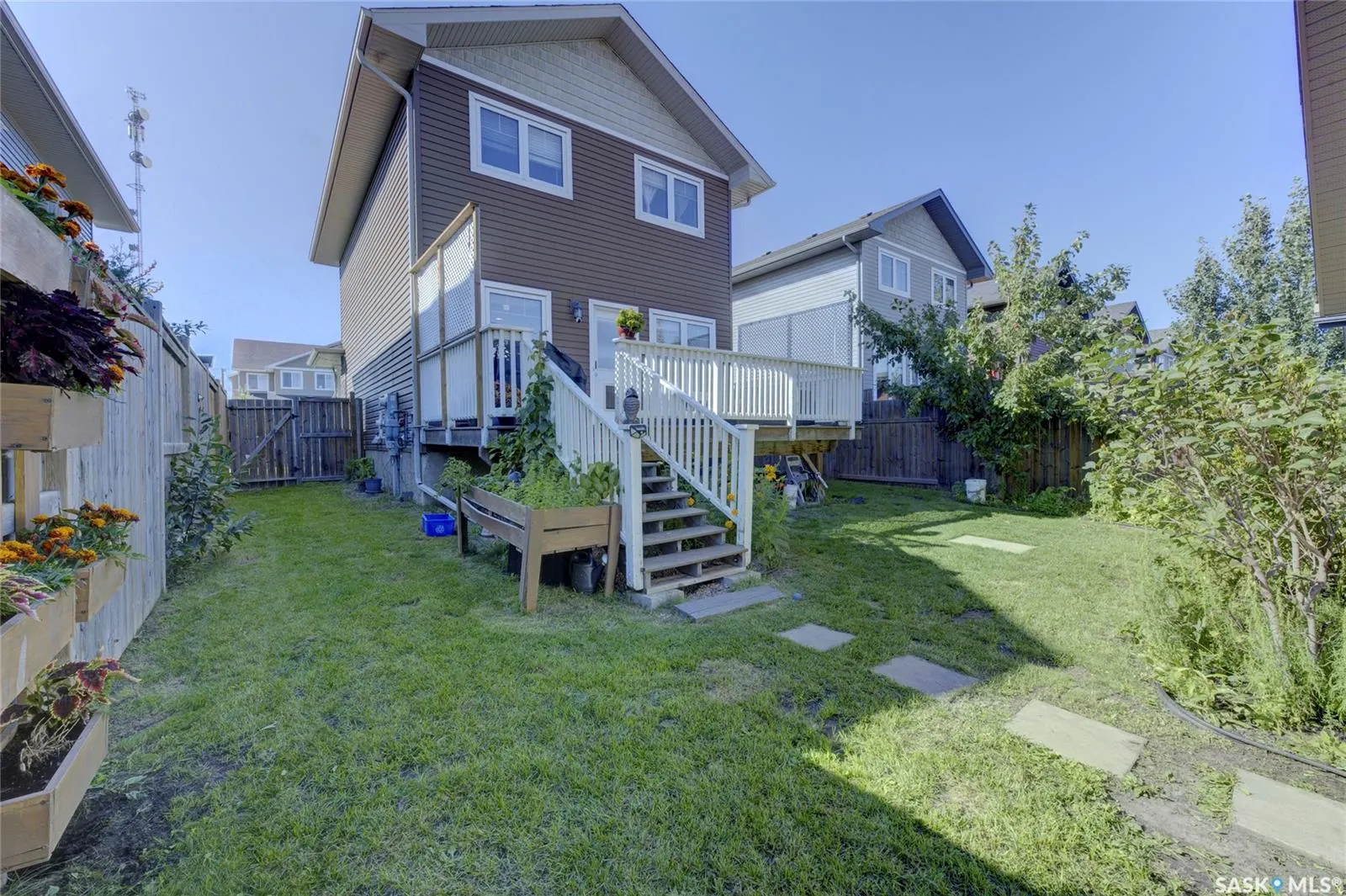416 Redwood CRESCENT