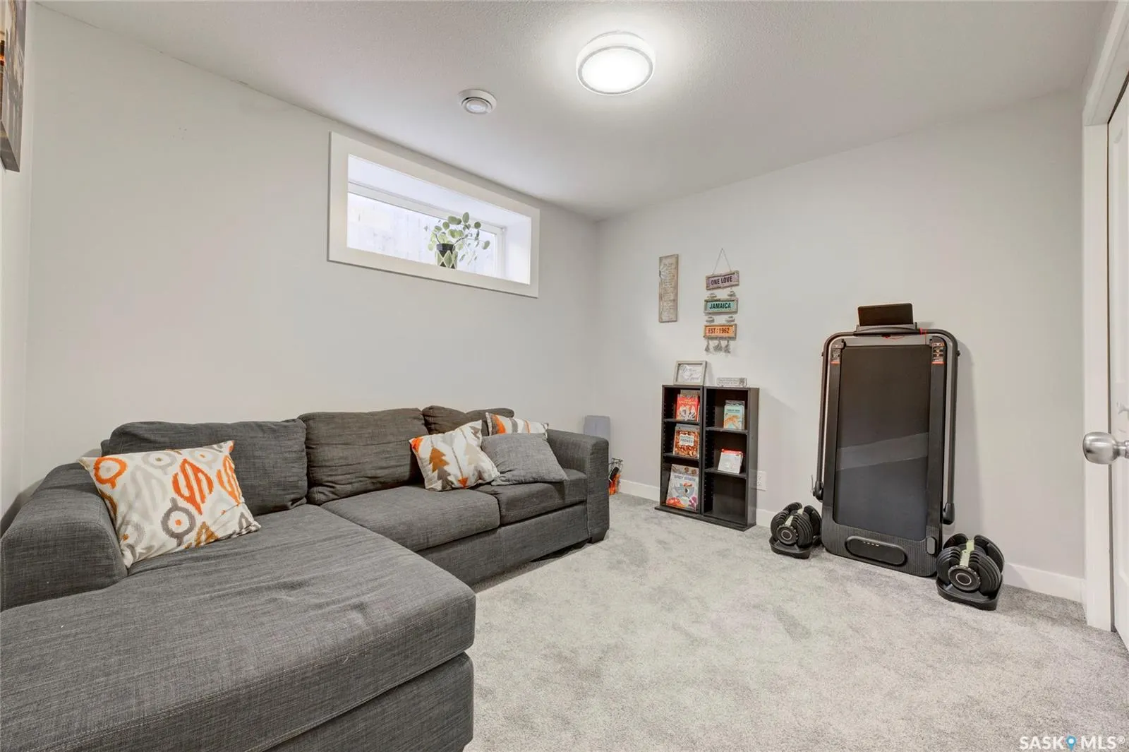 416 Redwood CRESCENT