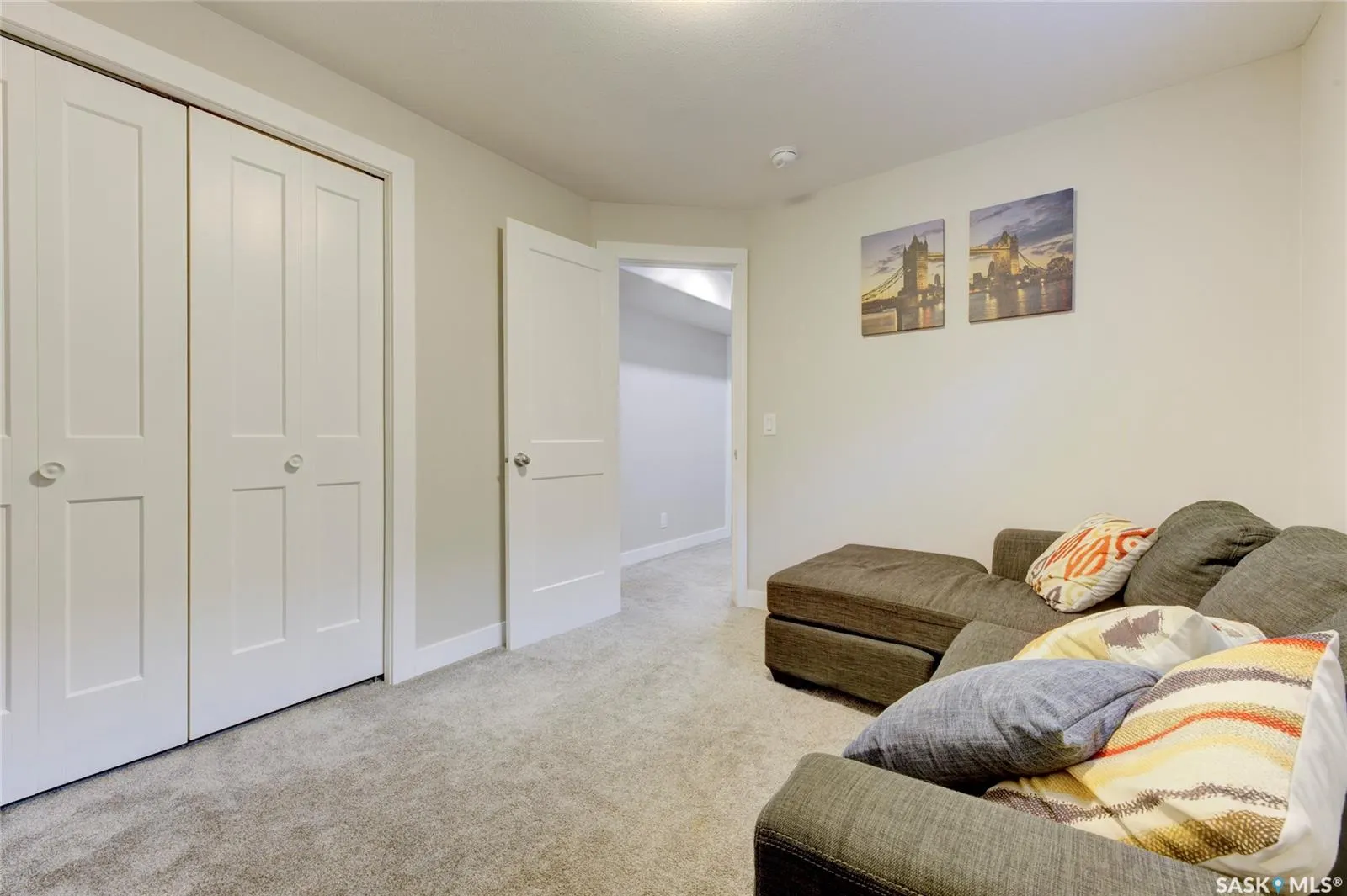 416 Redwood CRESCENT