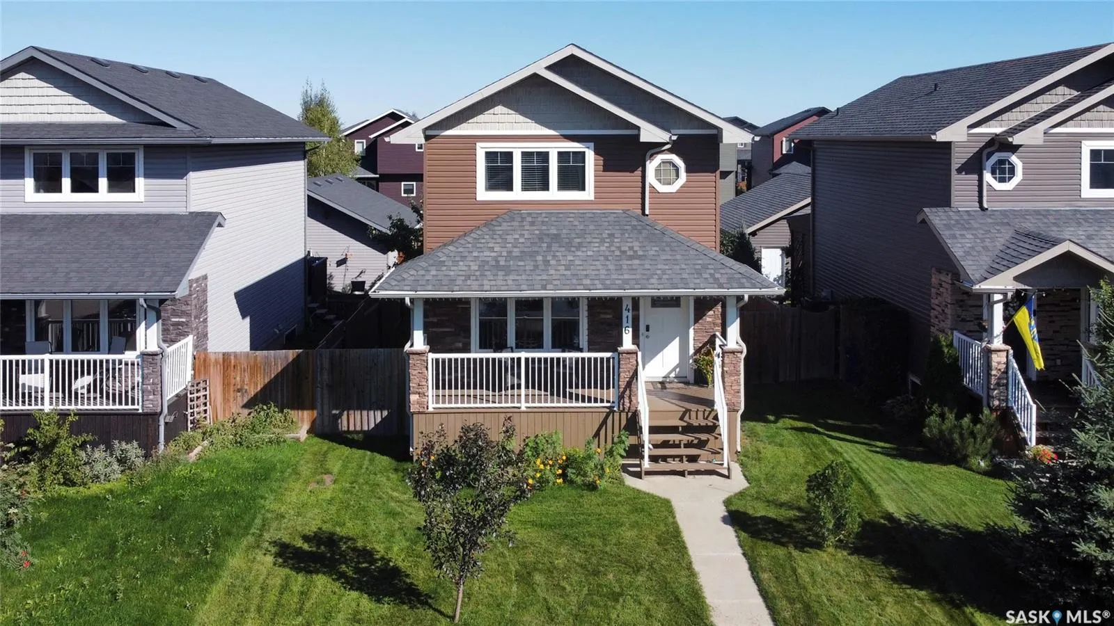 416 Redwood CRESCENT