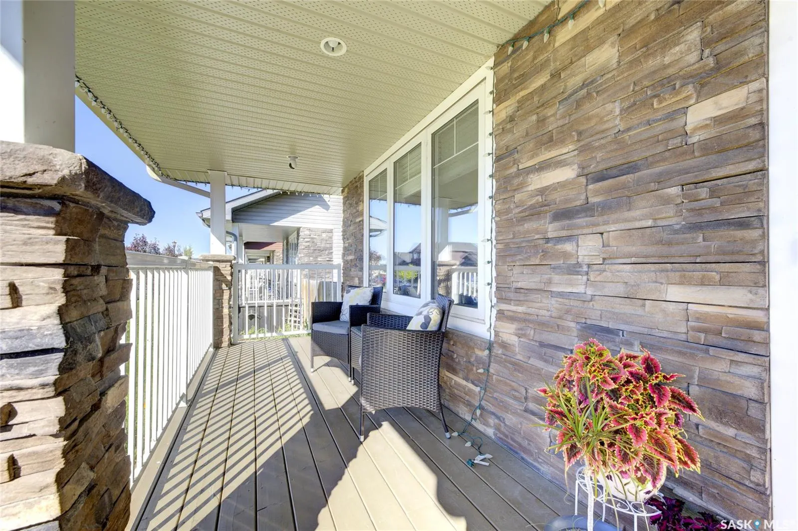 416 Redwood CRESCENT