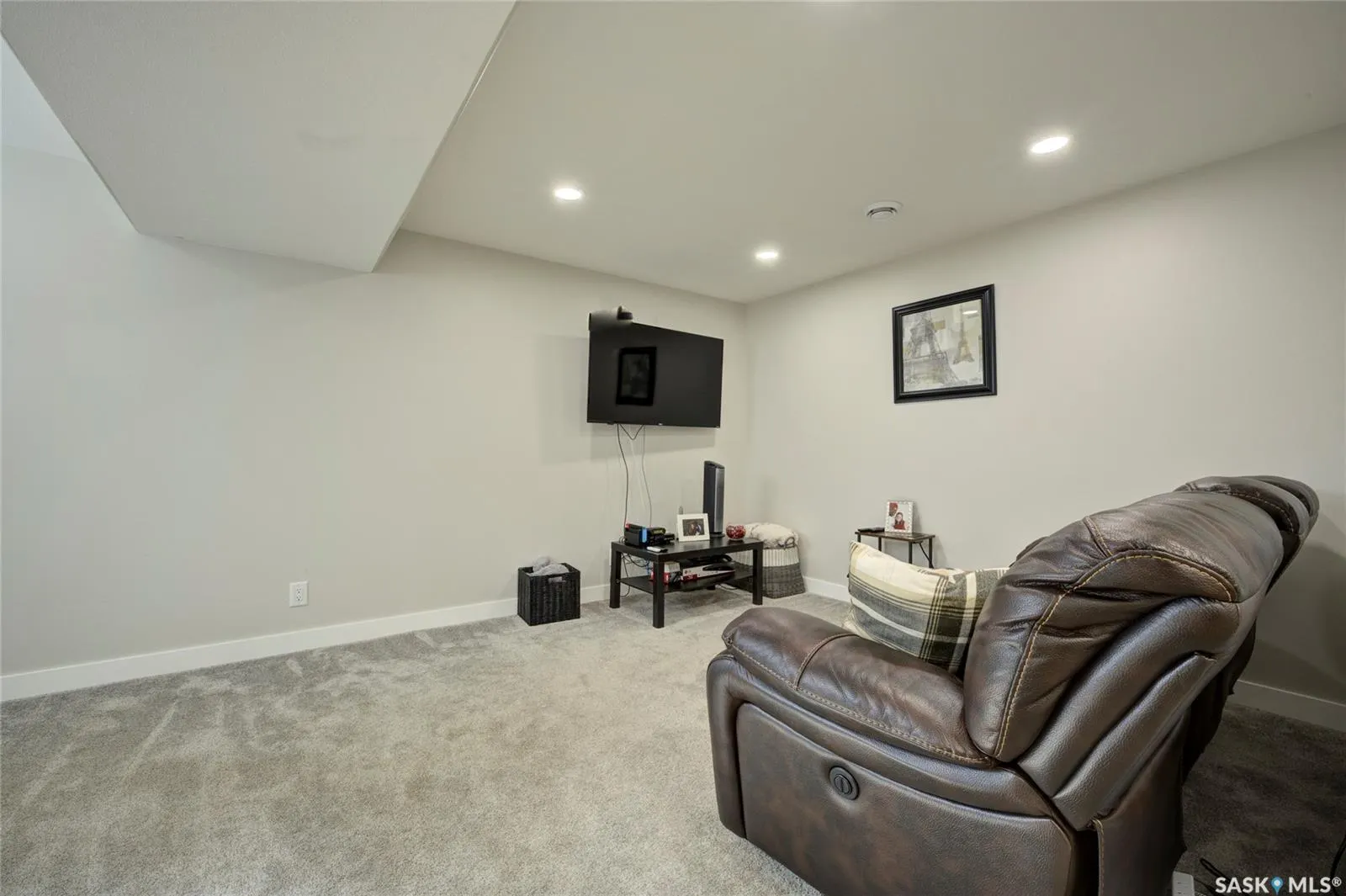 416 Redwood CRESCENT
