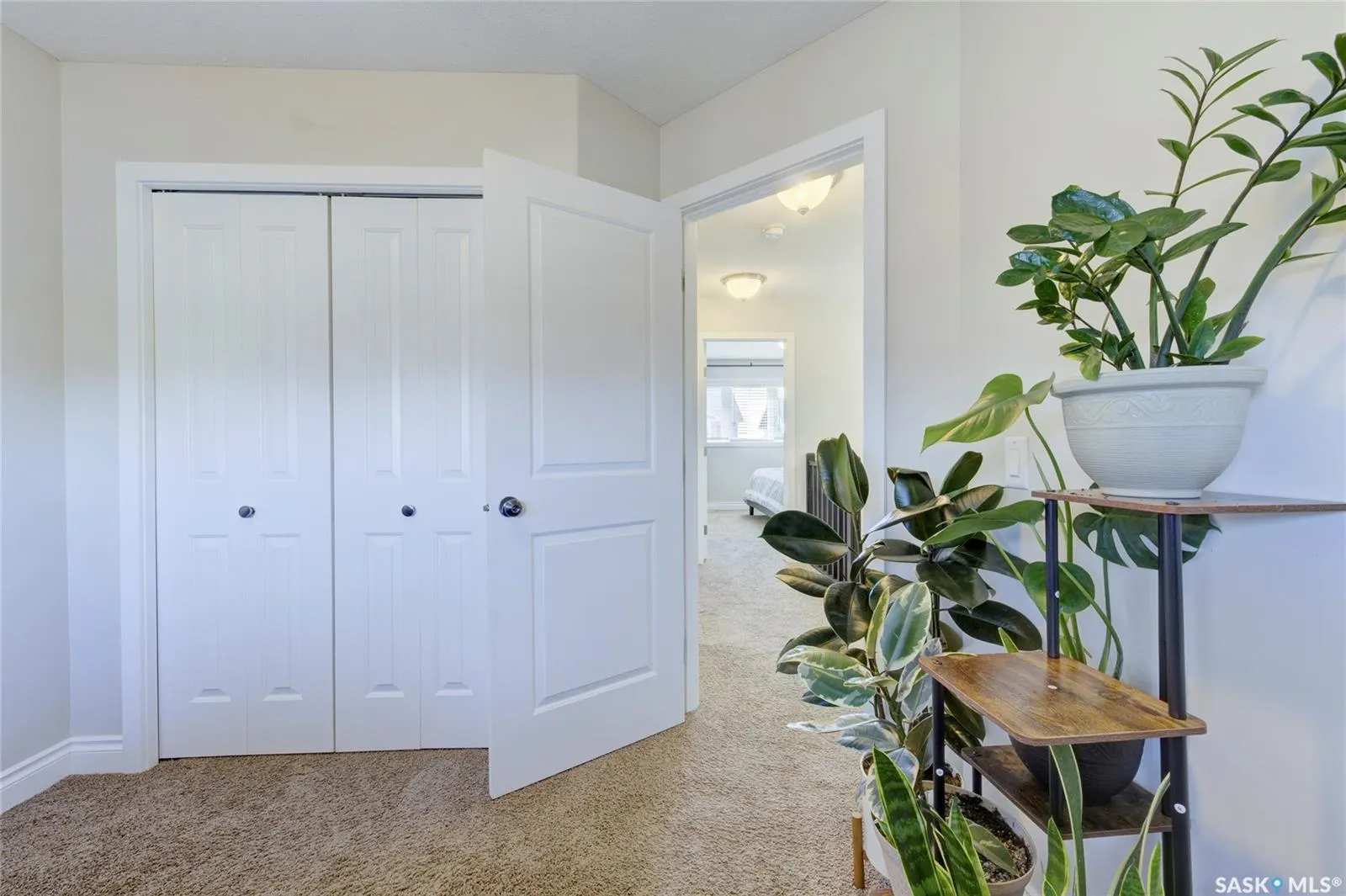 416 Redwood CRESCENT