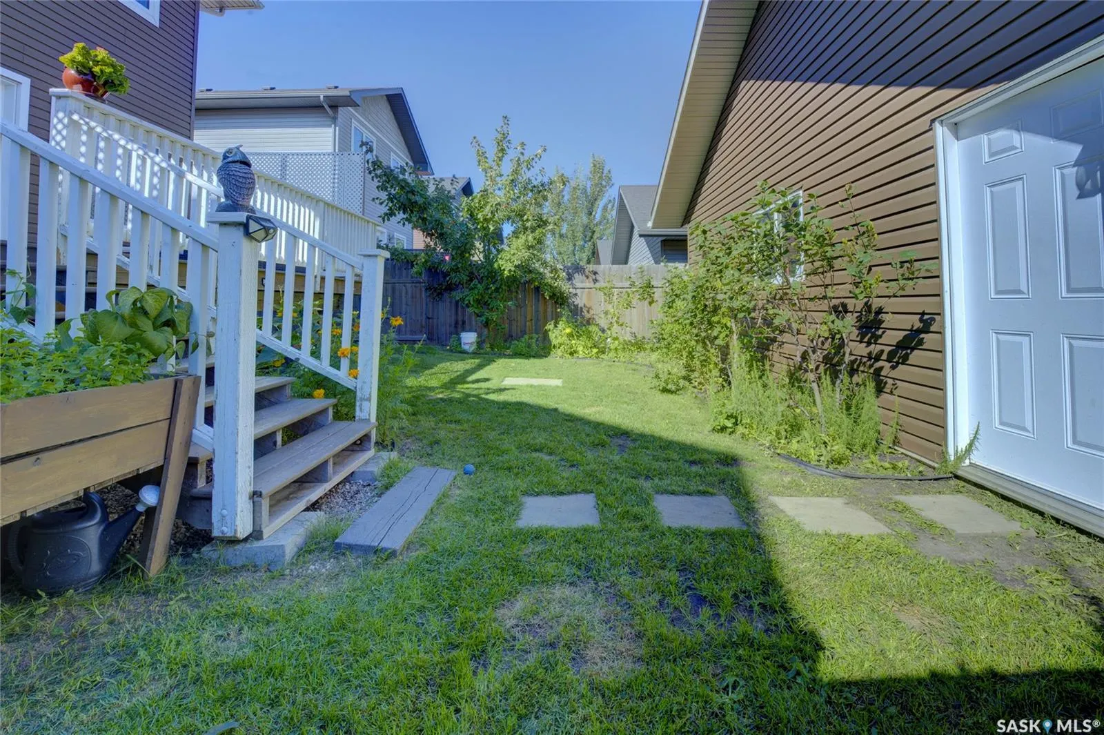 416 Redwood CRESCENT