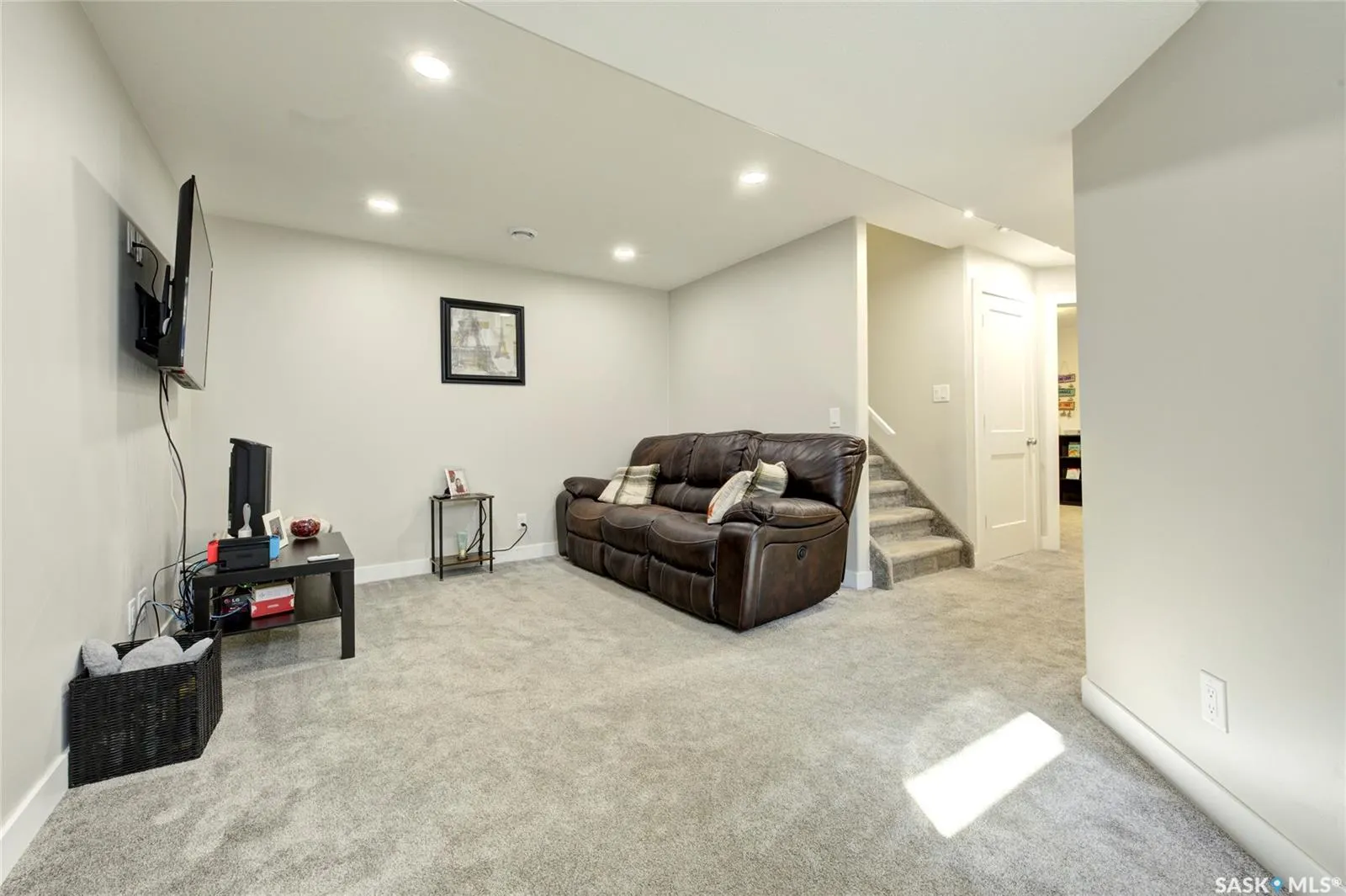 416 Redwood CRESCENT