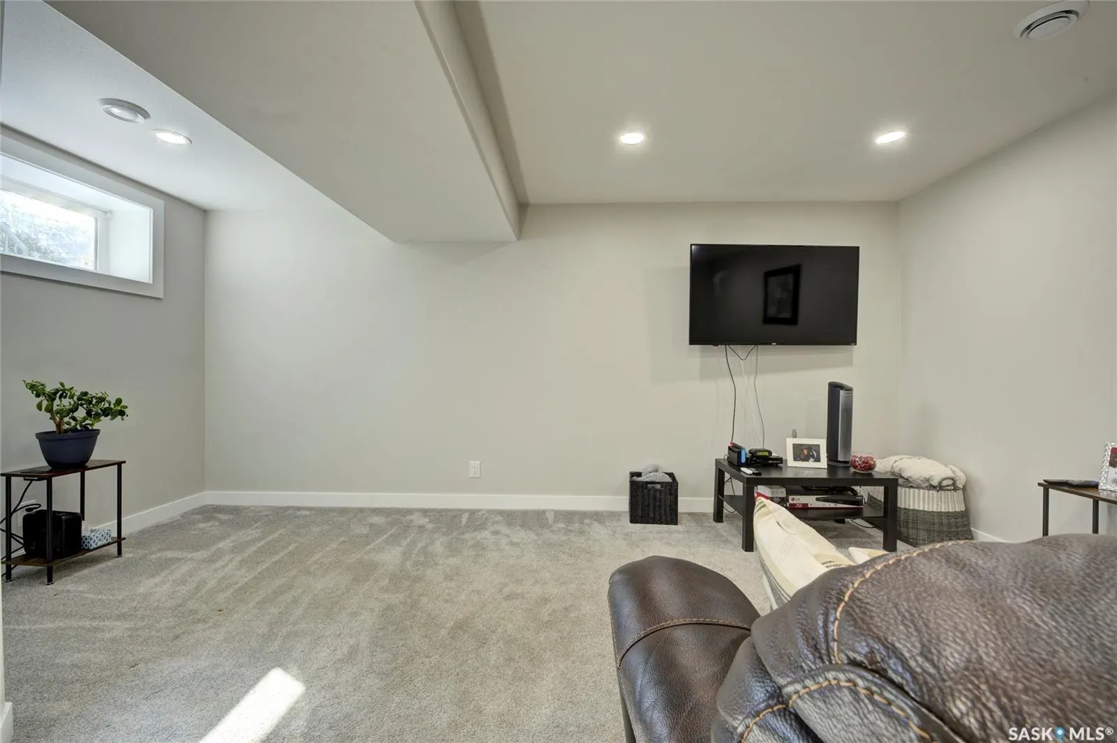 416 Redwood CRESCENT