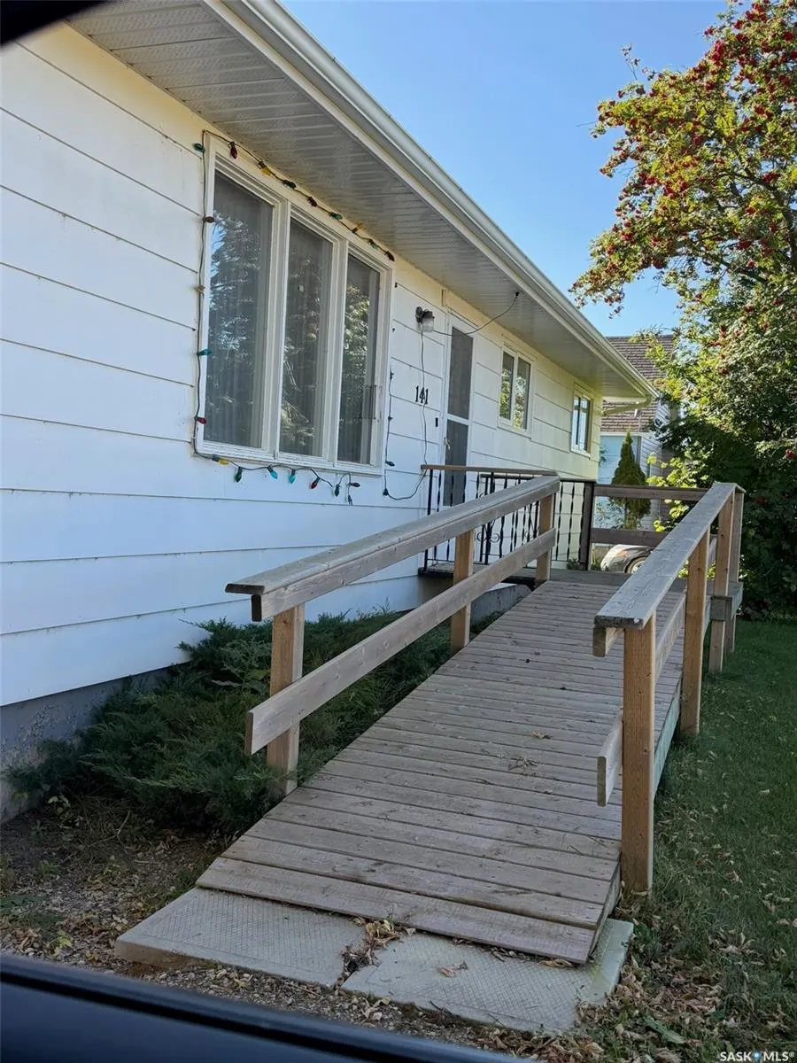 141 Railway AVENUE