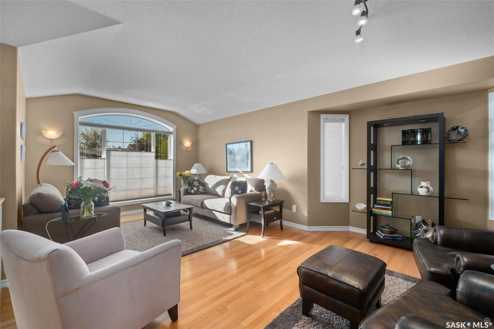 670 Aaron DRIVE