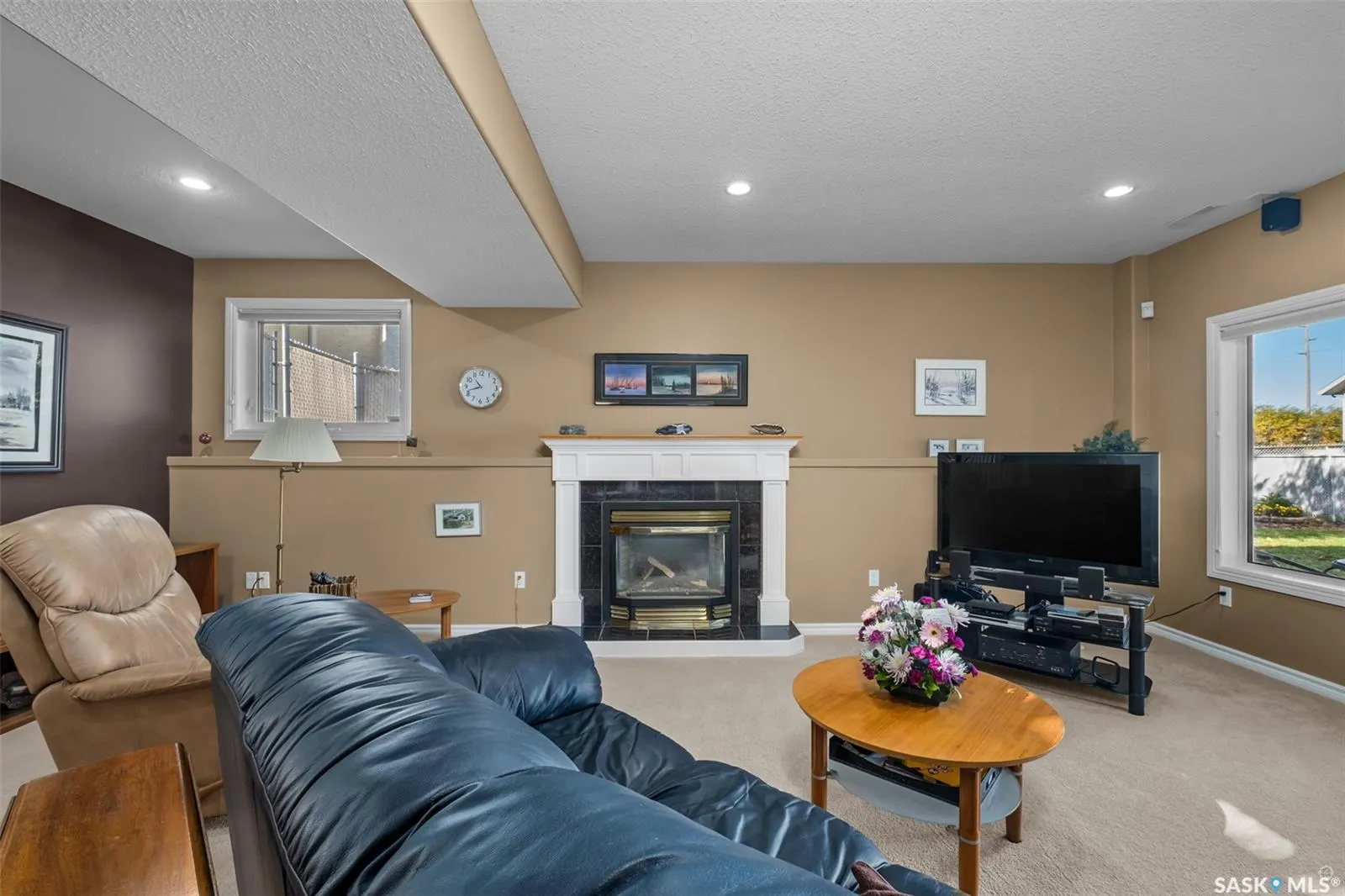 670 Aaron DRIVE