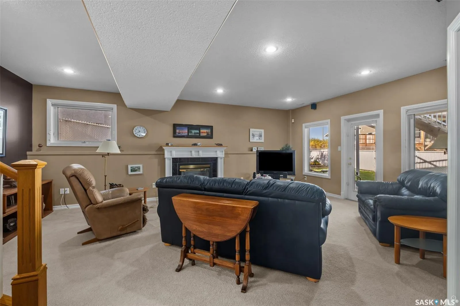 670 Aaron DRIVE