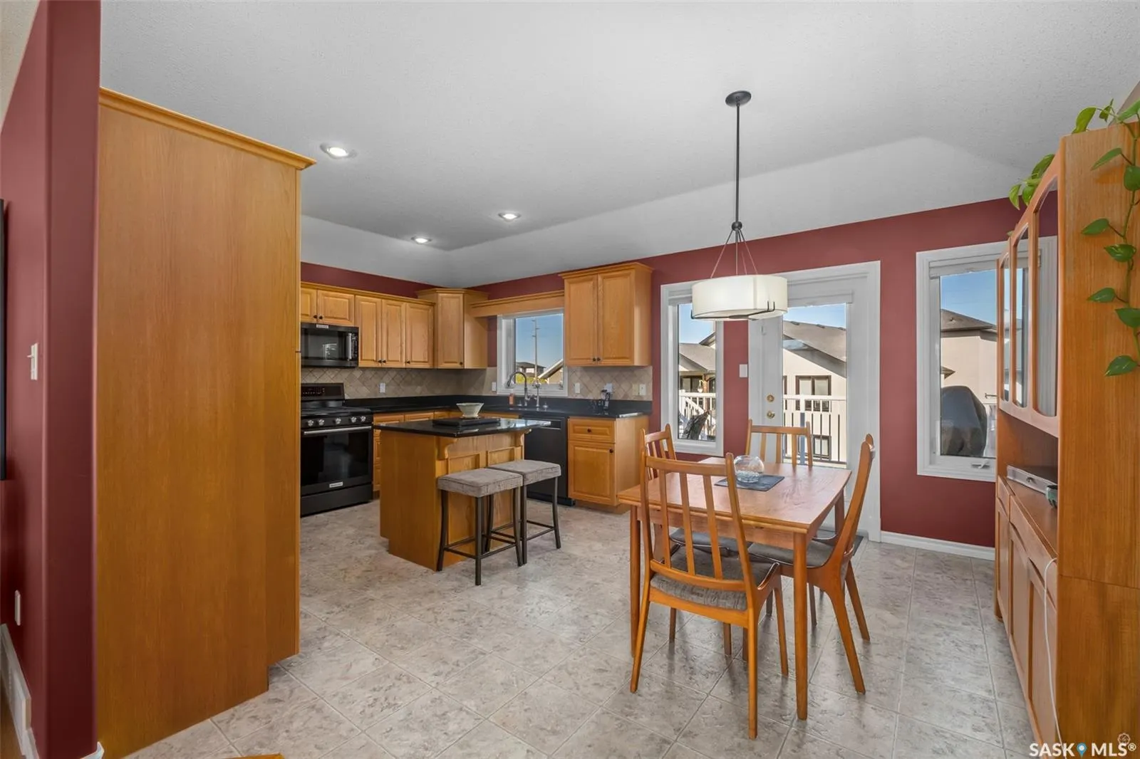 670 Aaron DRIVE