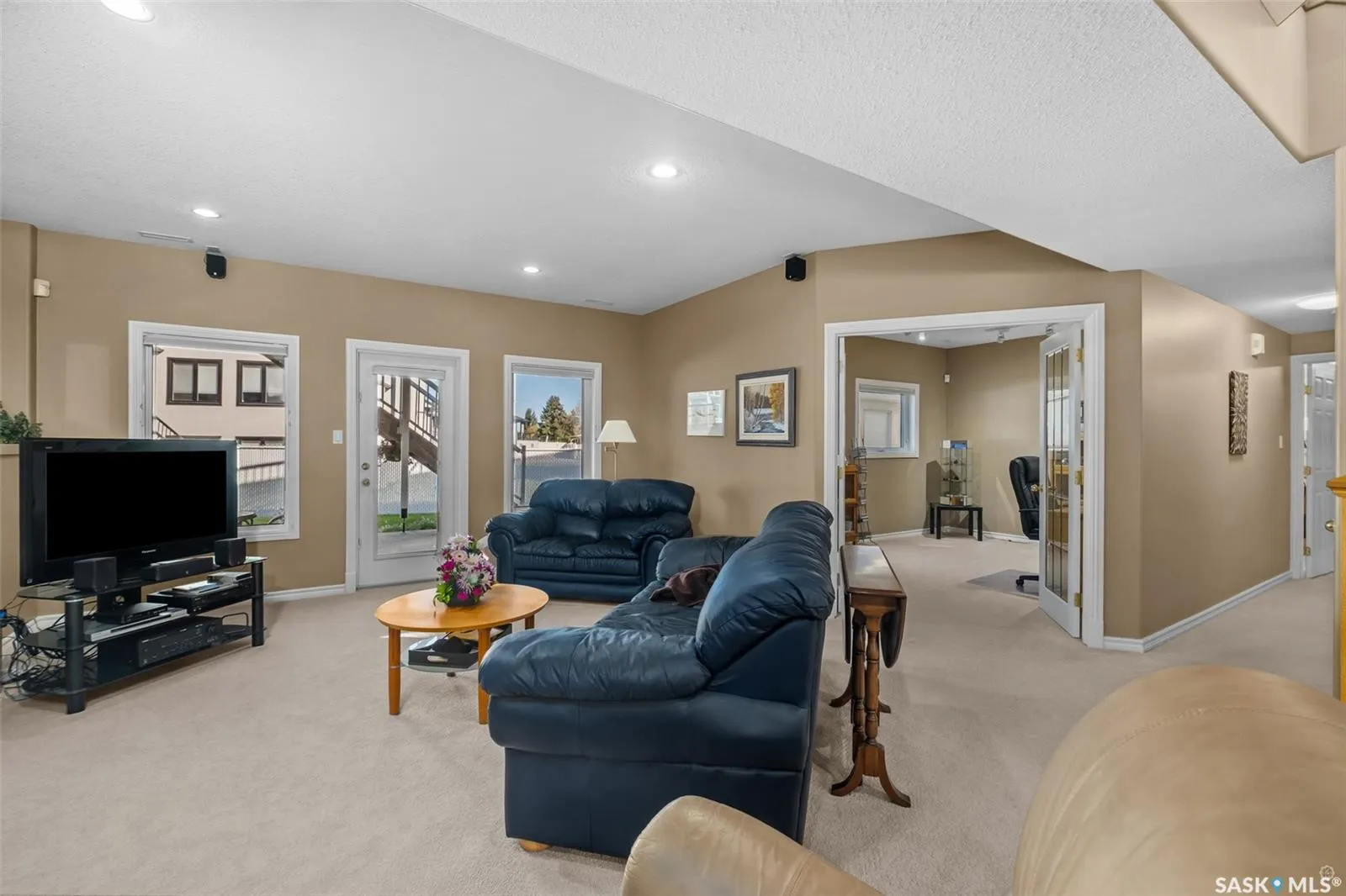 670 Aaron DRIVE