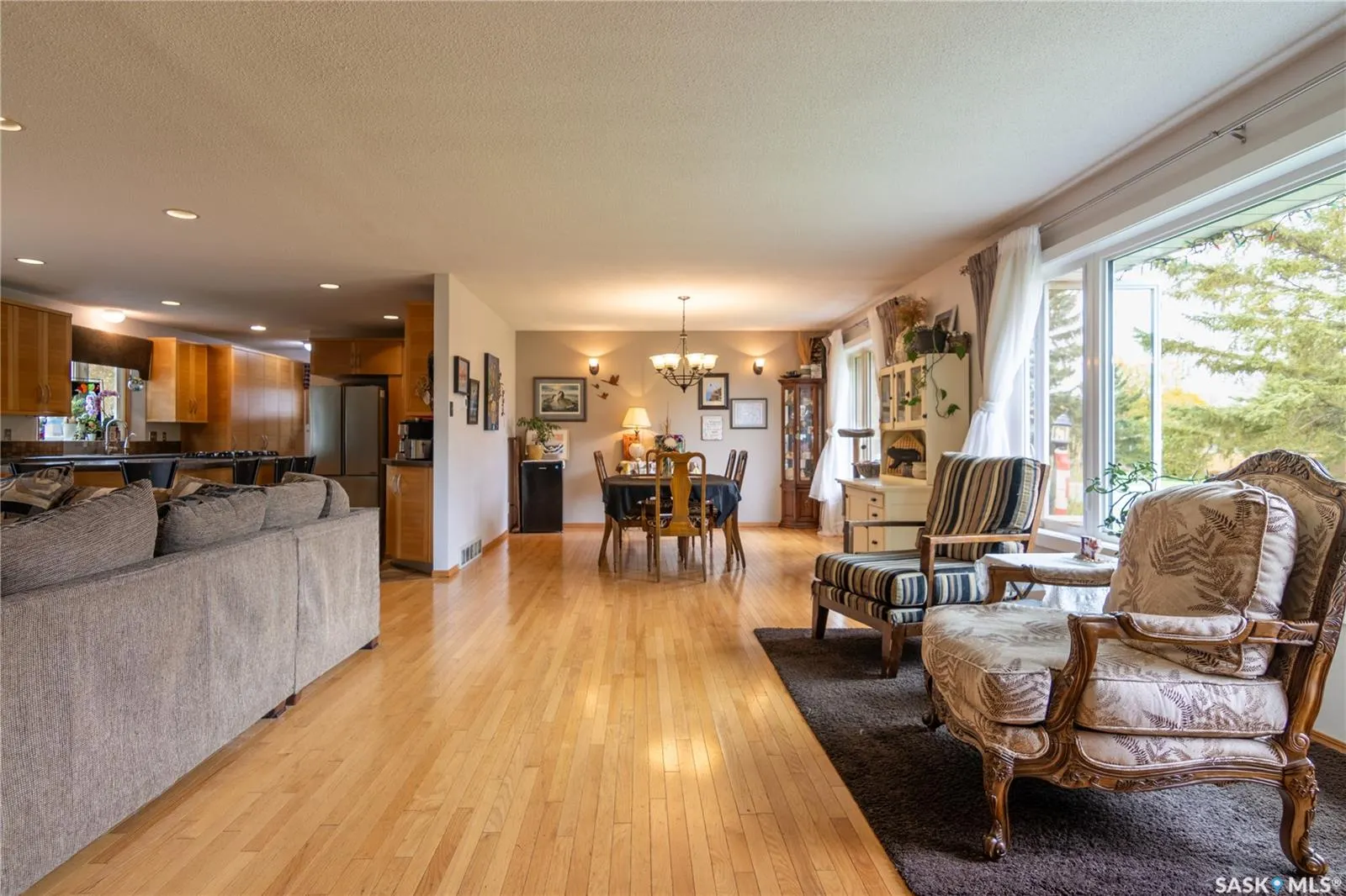 517 East DRIVE