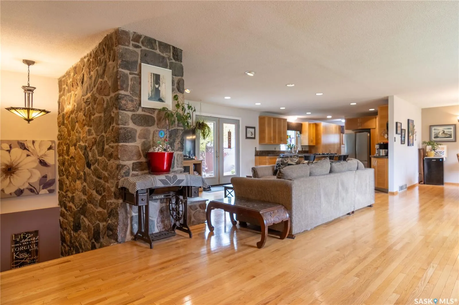 517 East DRIVE