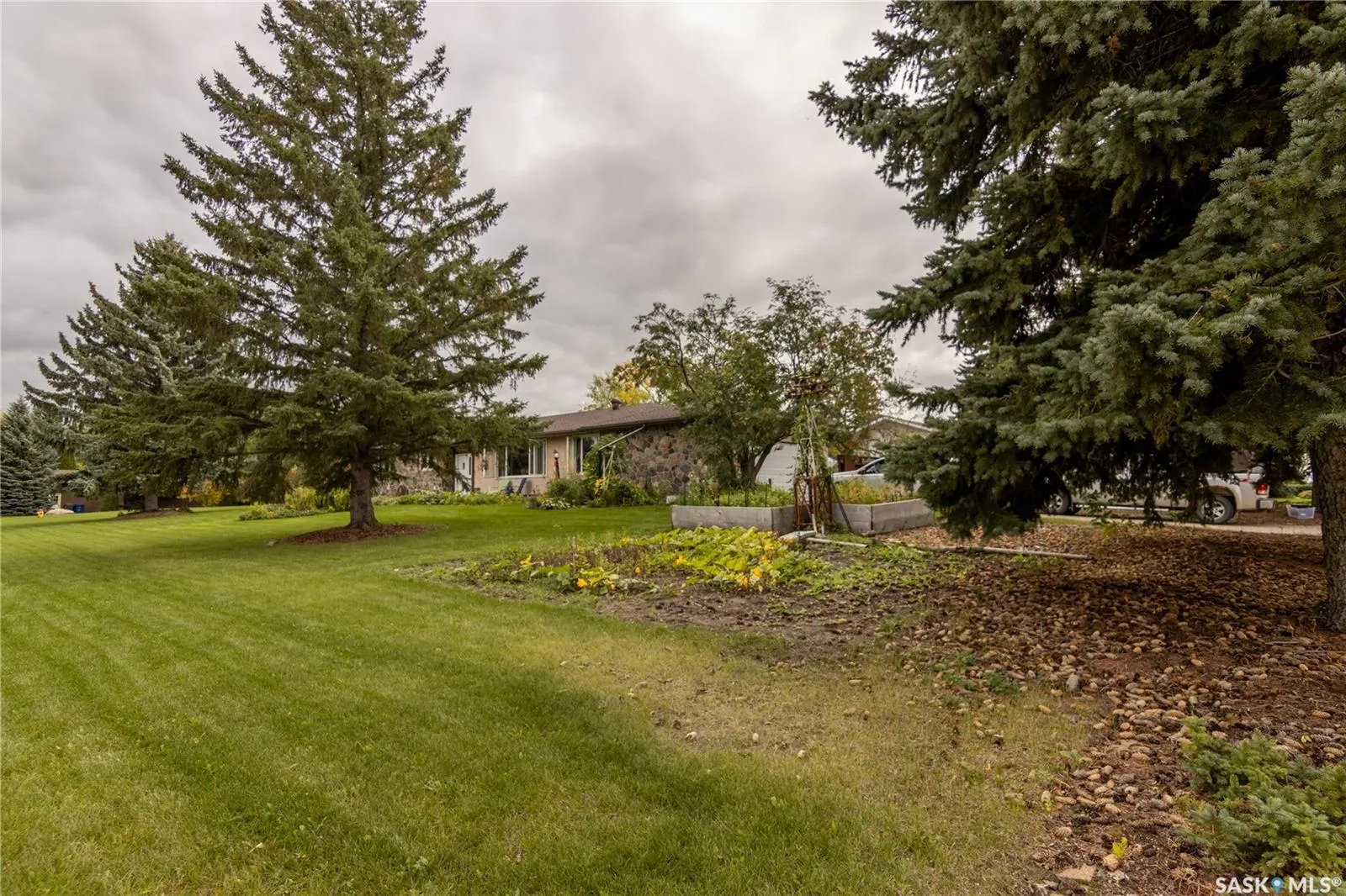 517 East DRIVE