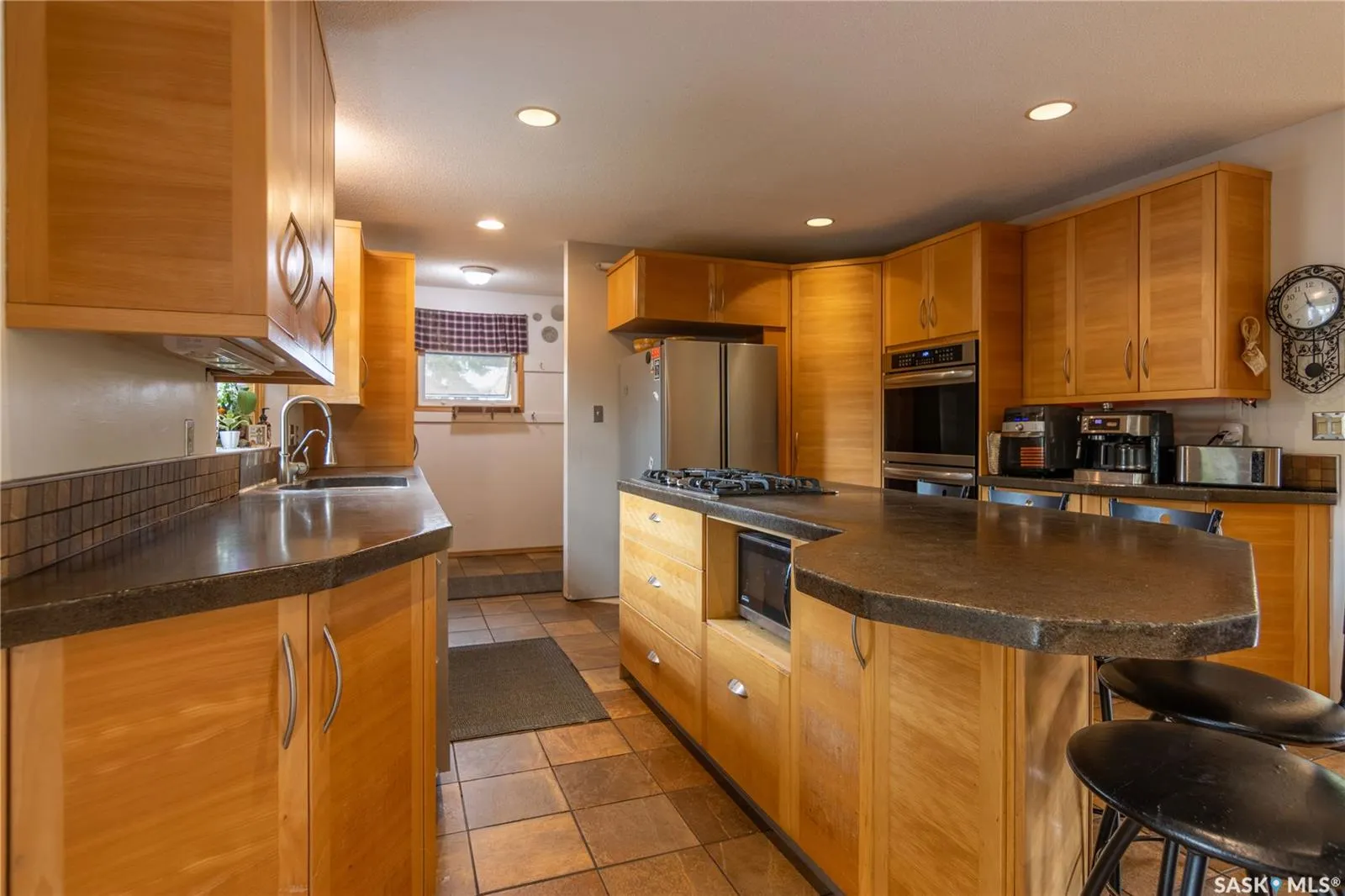 517 East DRIVE