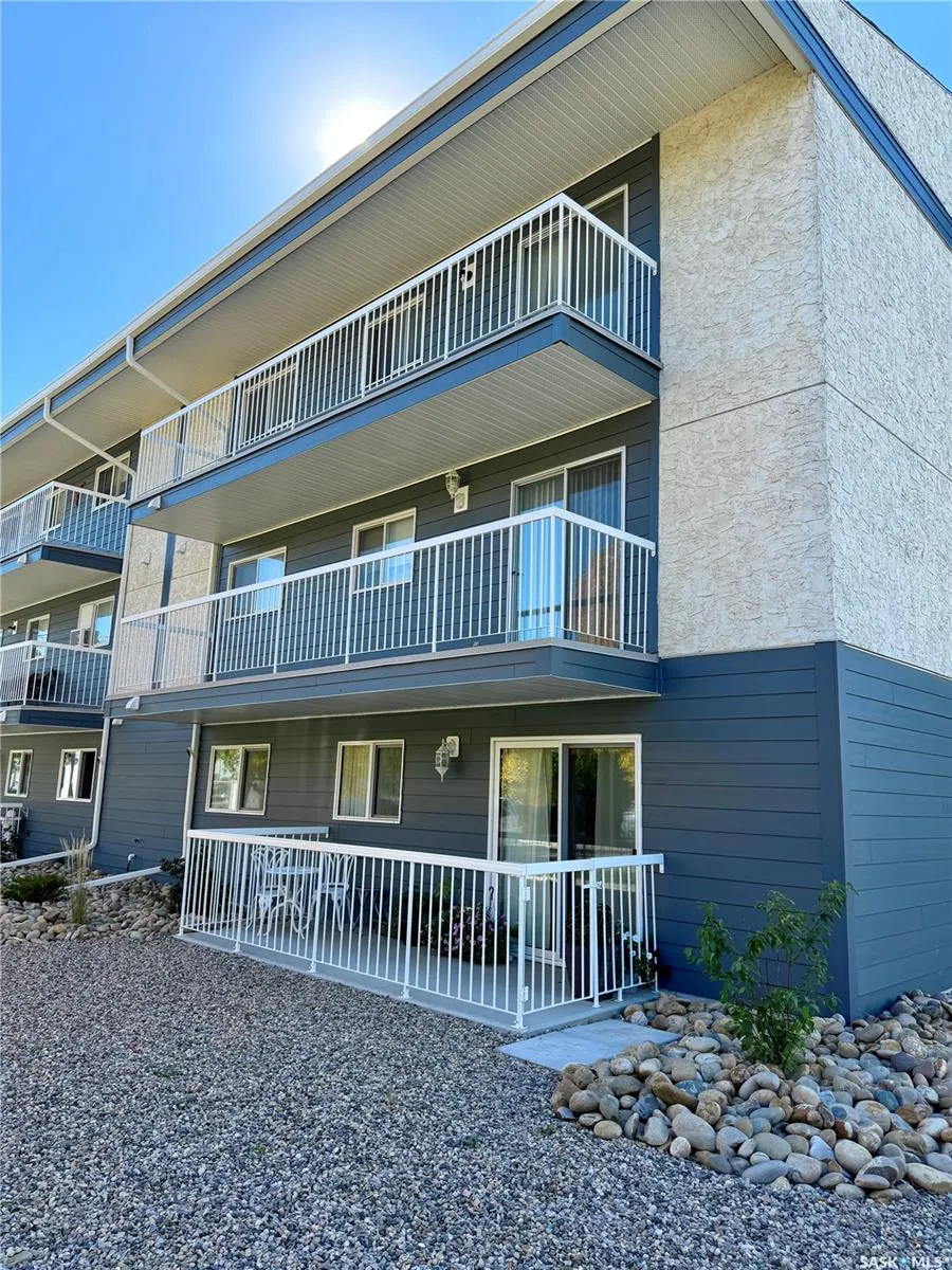 305 1st STREET W #301