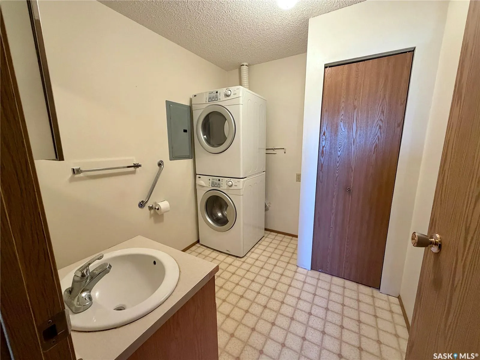305 1st STREET W #301