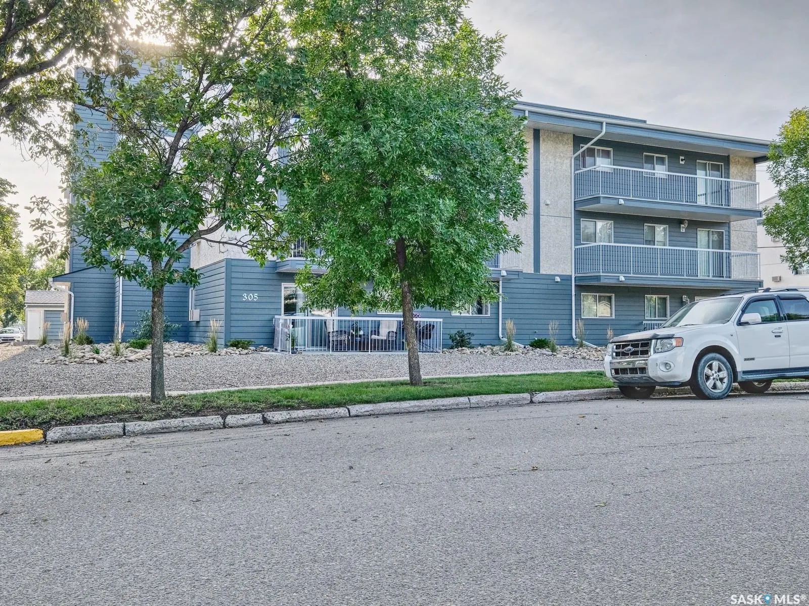 305 1st STREET W #301