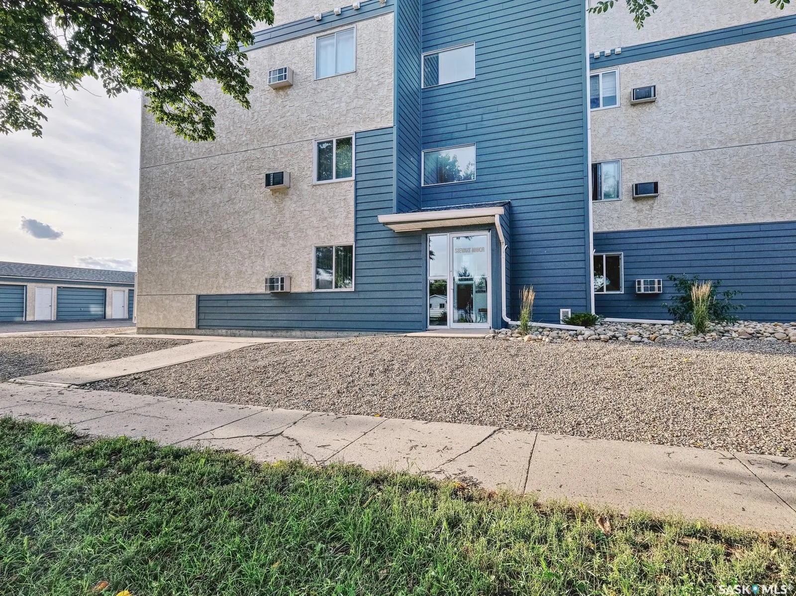 305 1st STREET W #301