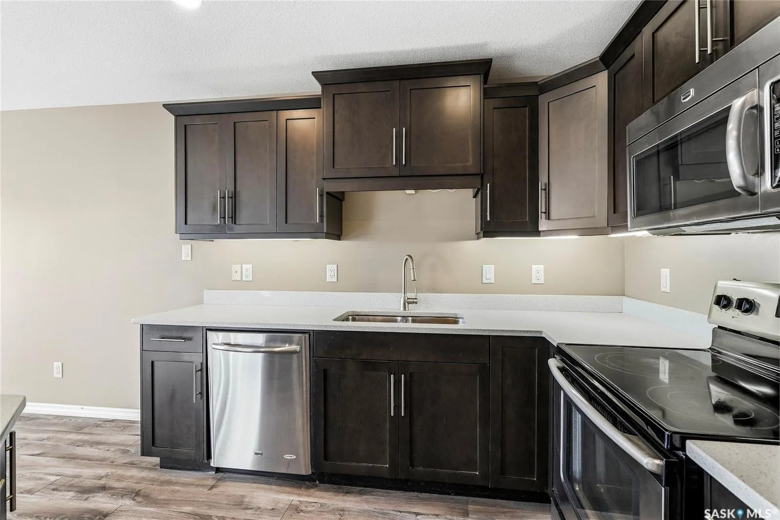 4002 Sandhill CRESCENT #251