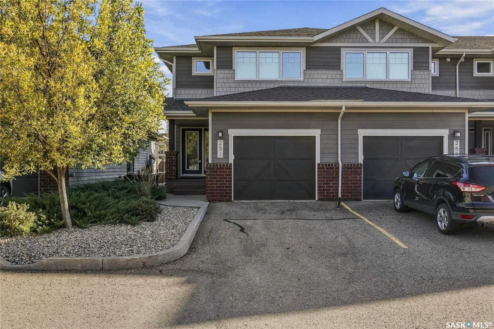 4002 Sandhill CRESCENT #251