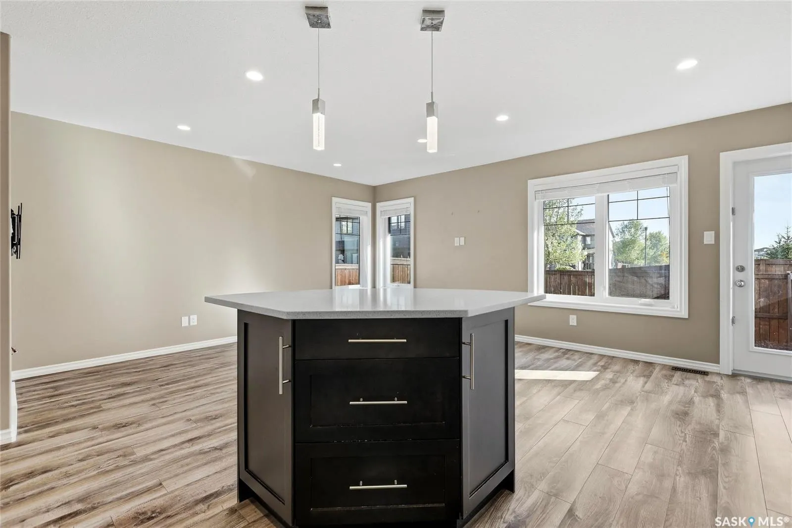 4002 Sandhill CRESCENT #251