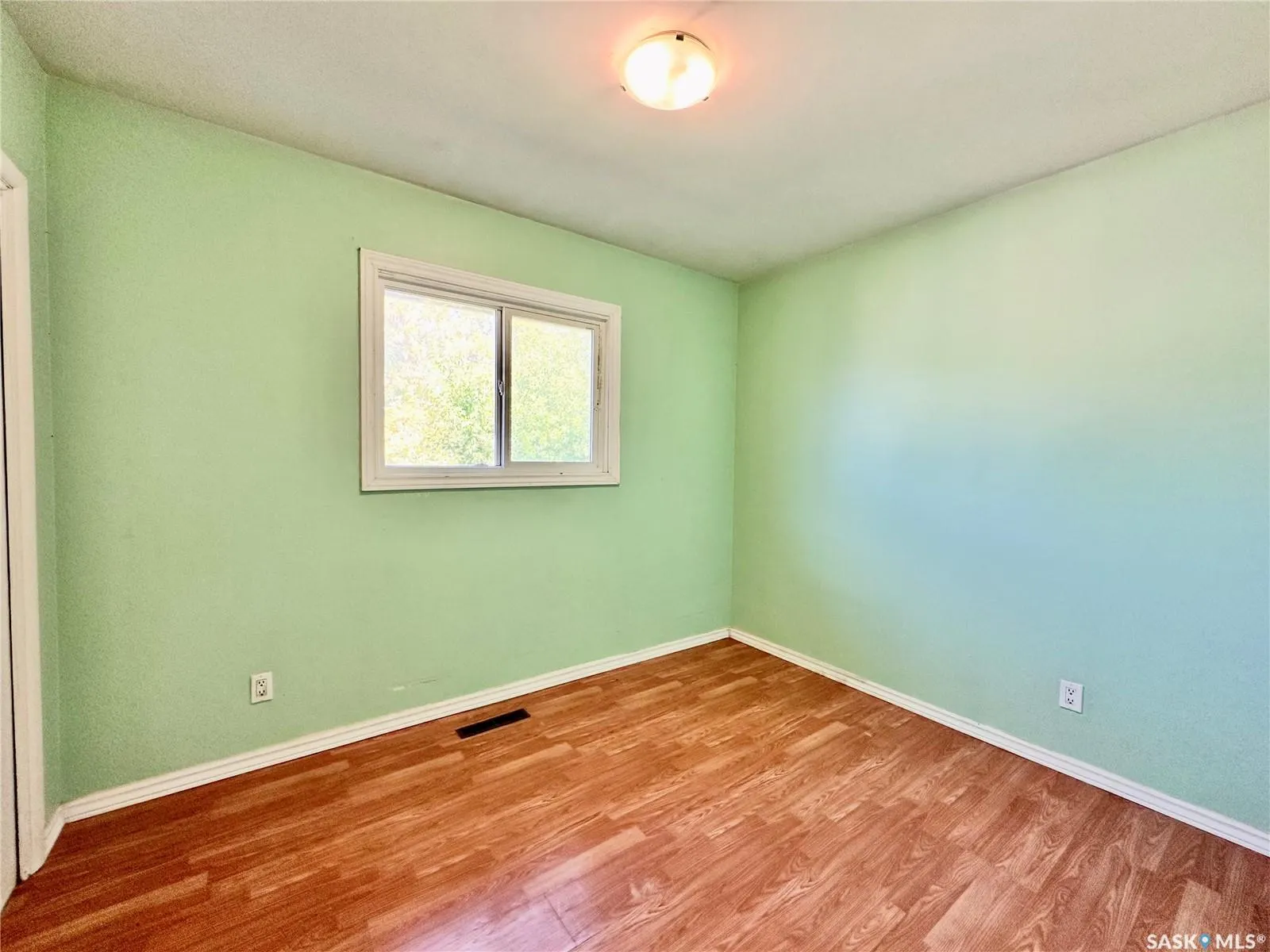1504 33rd STREET W