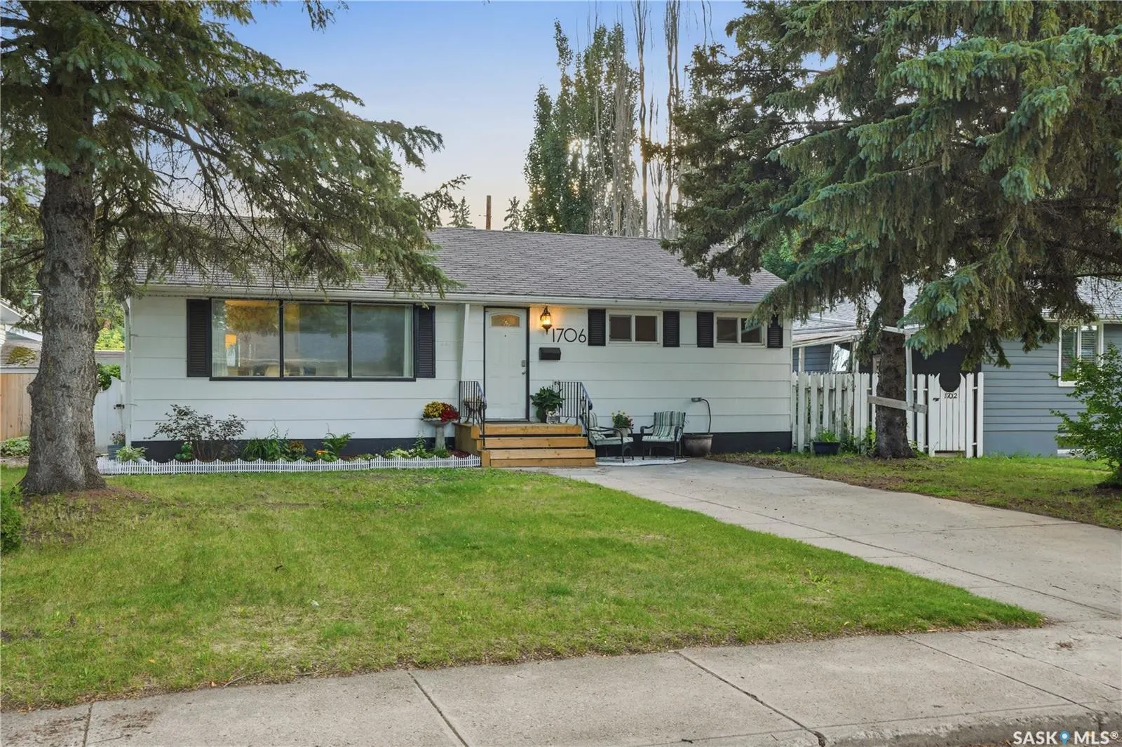 1706 Ewart AVENUE