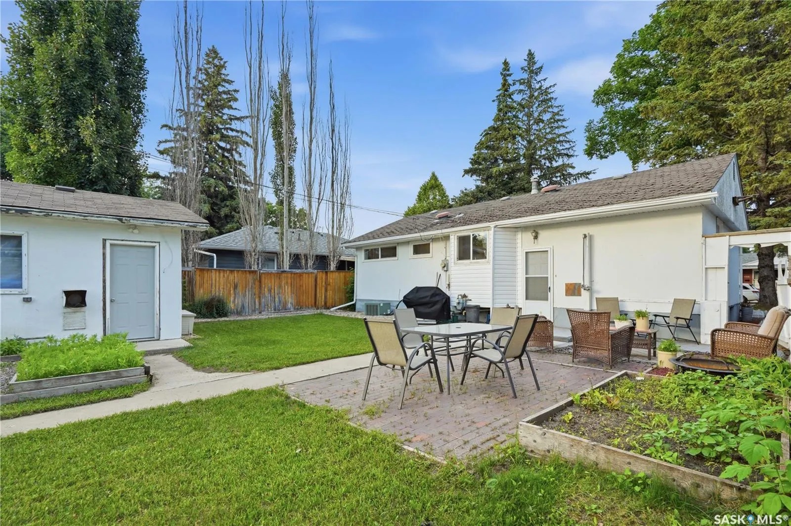 1706 Ewart AVENUE