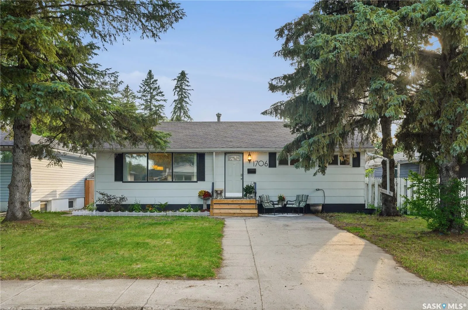 1706 Ewart AVENUE