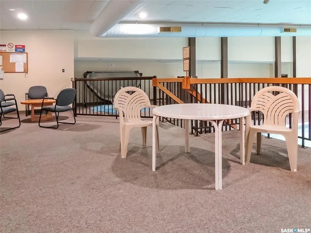 275 Alpine CRESCENT #8