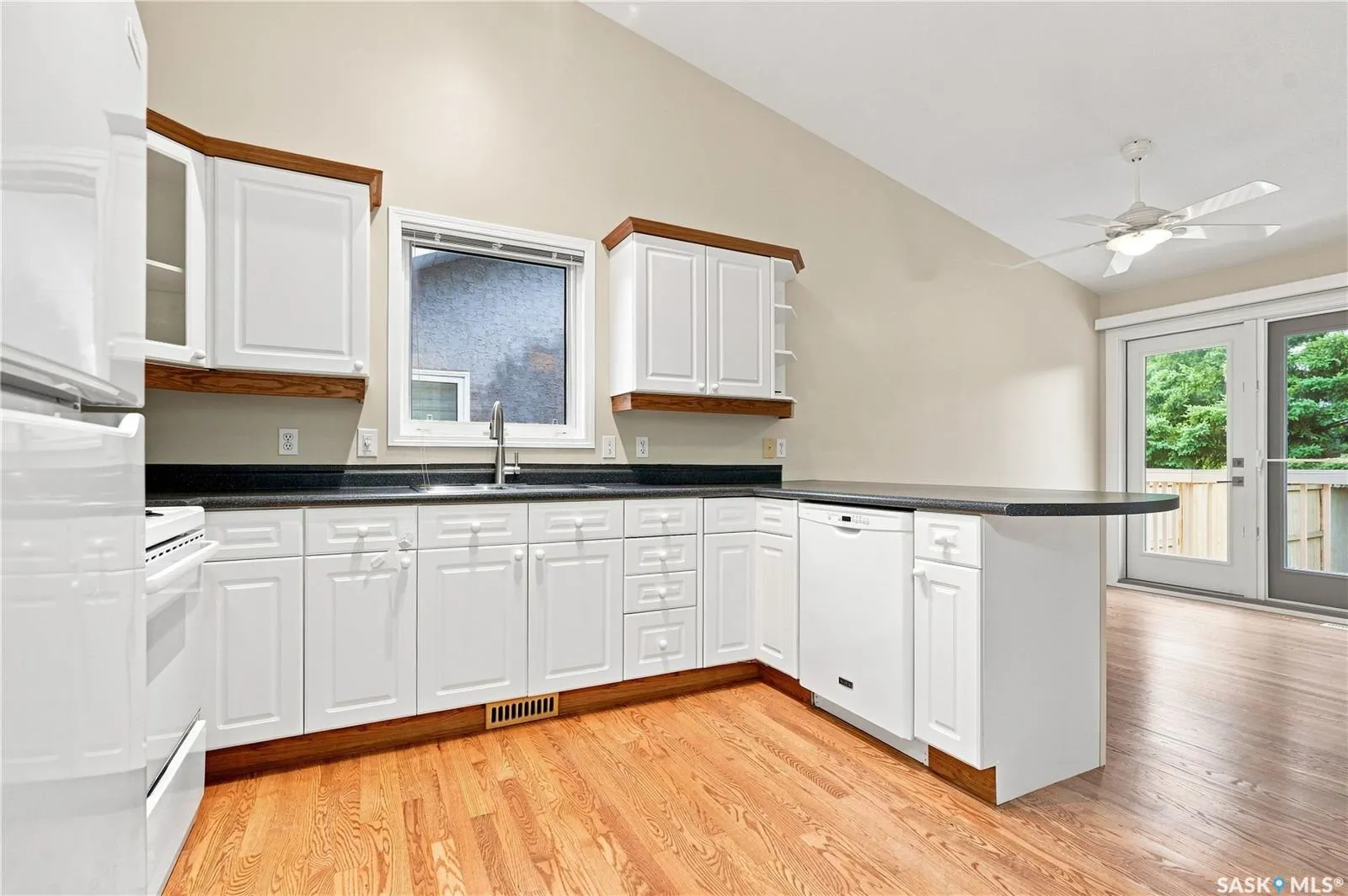 323 Garvie ROAD