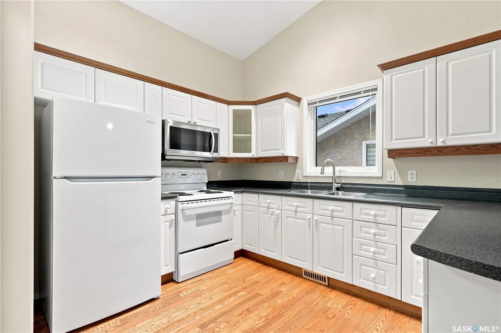 323 Garvie ROAD