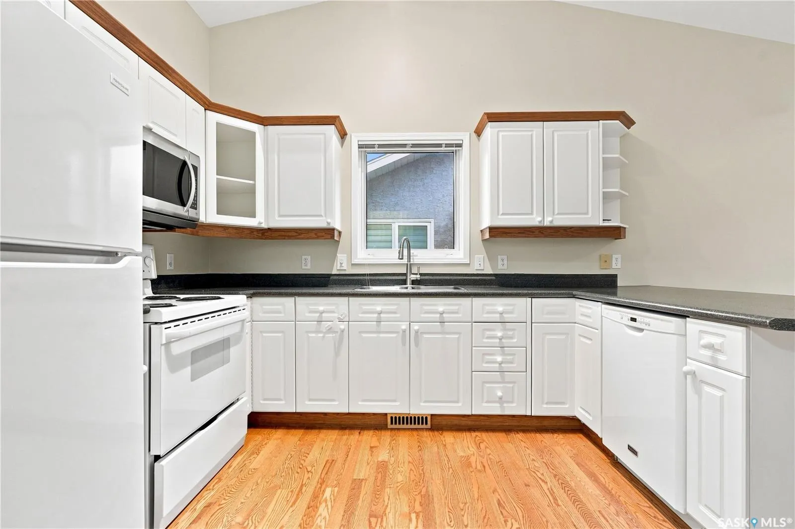323 Garvie ROAD