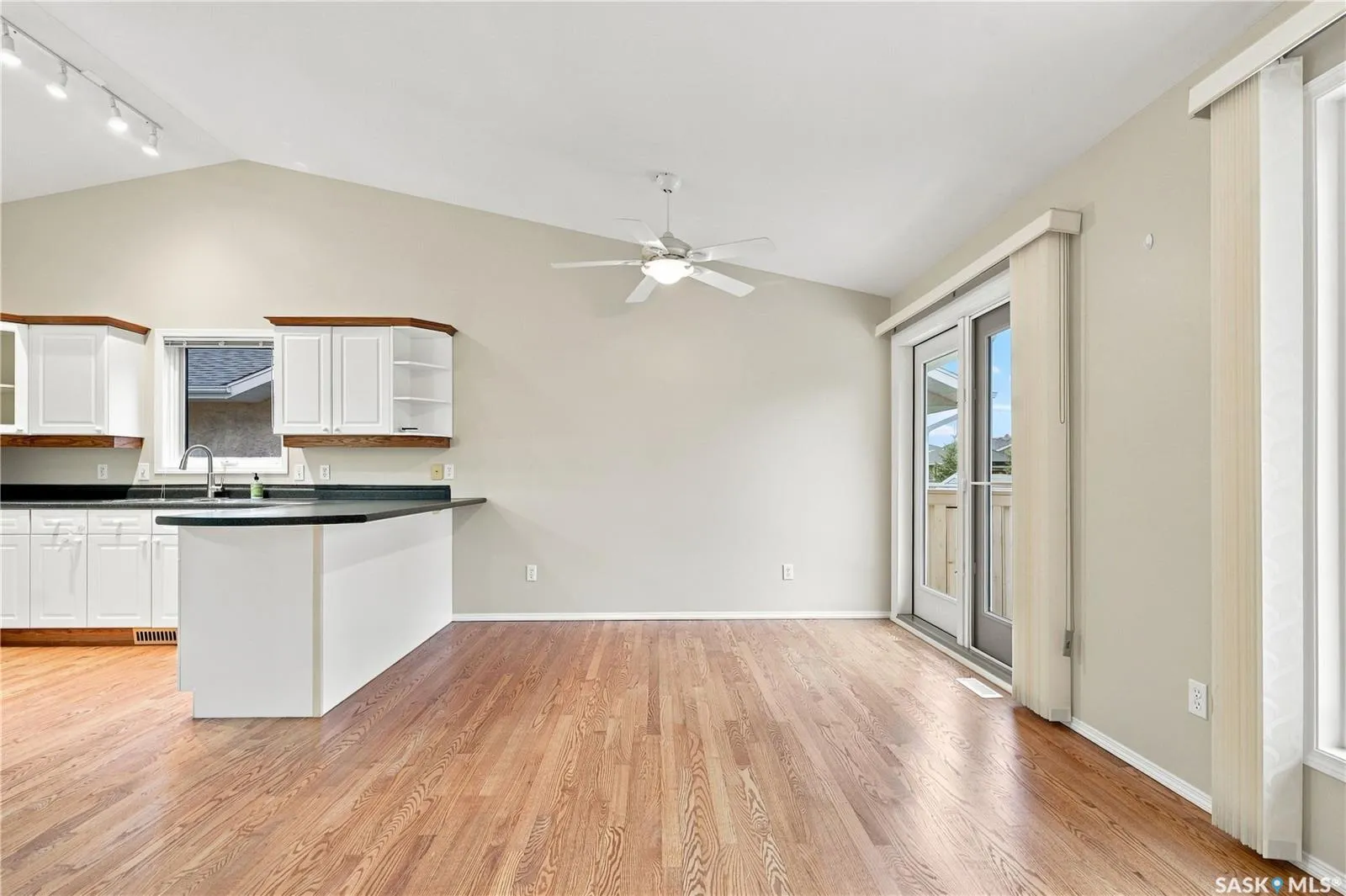 323 Garvie ROAD