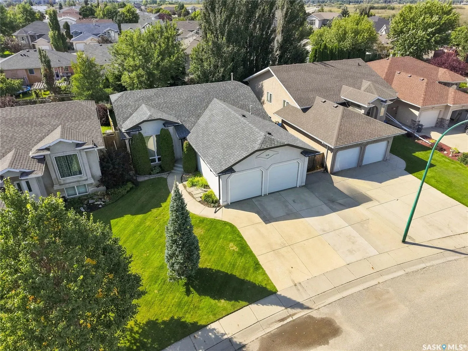 410 Bourgonje COURT