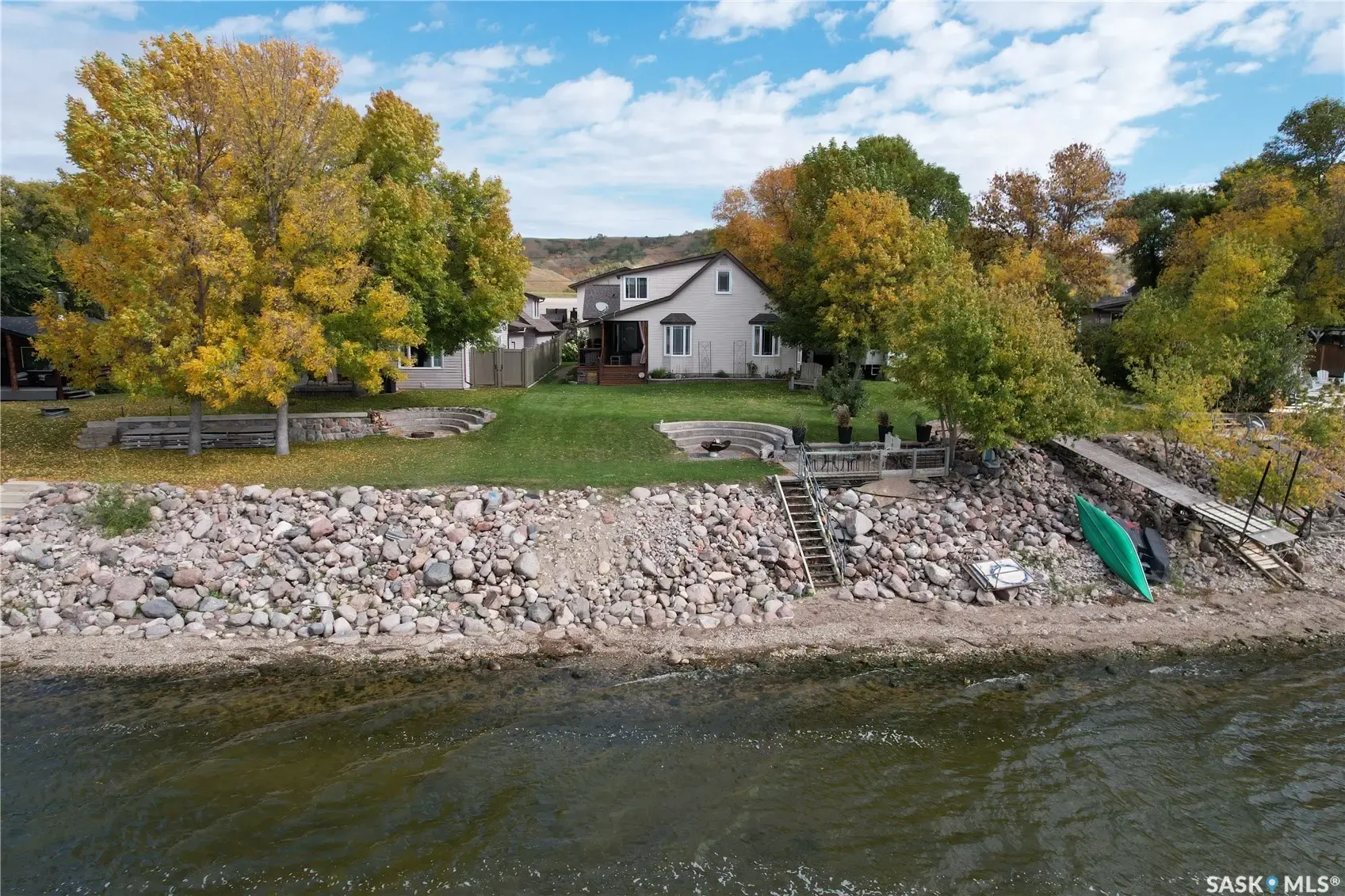 323 Currie AVENUE