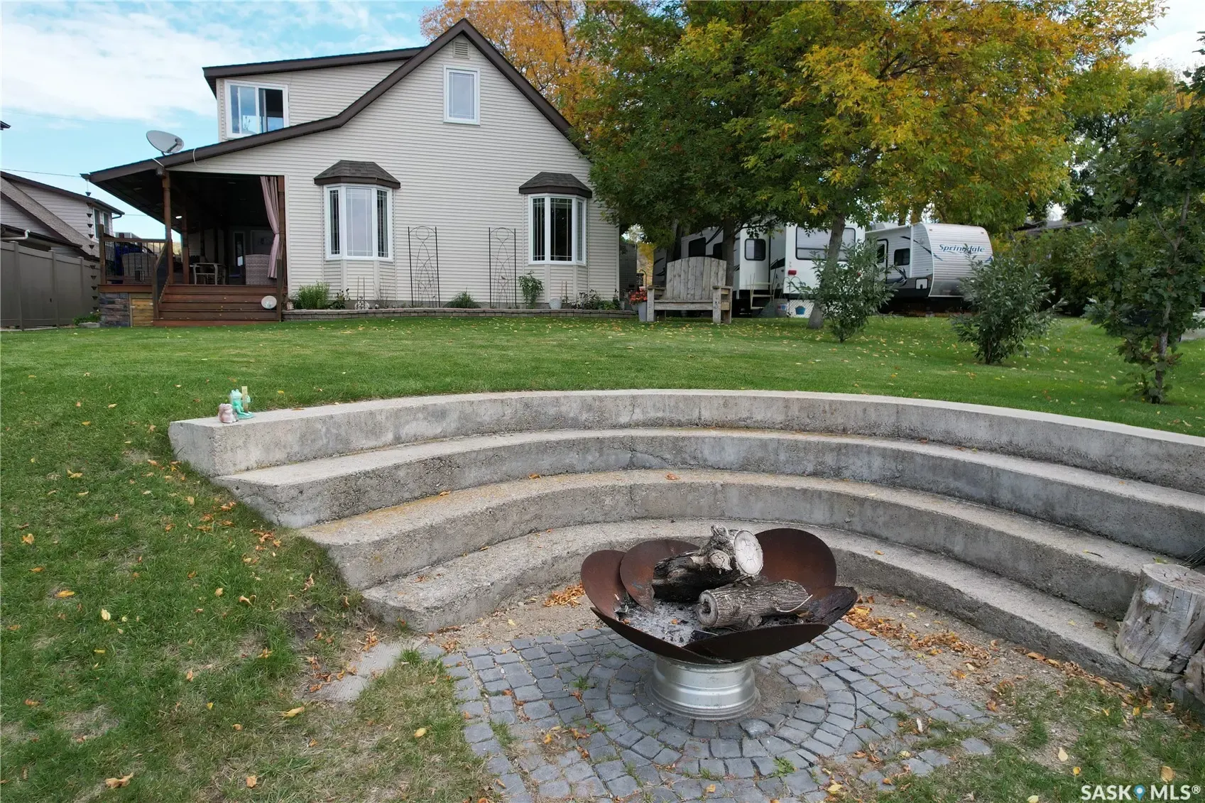 323 Currie AVENUE