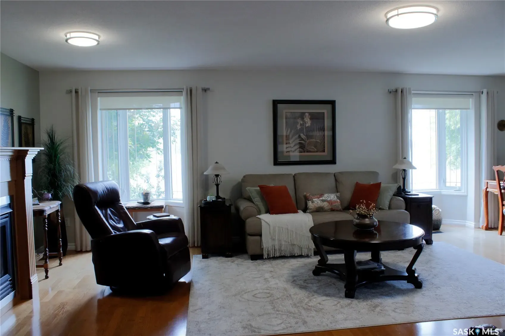 323 Currie AVENUE
