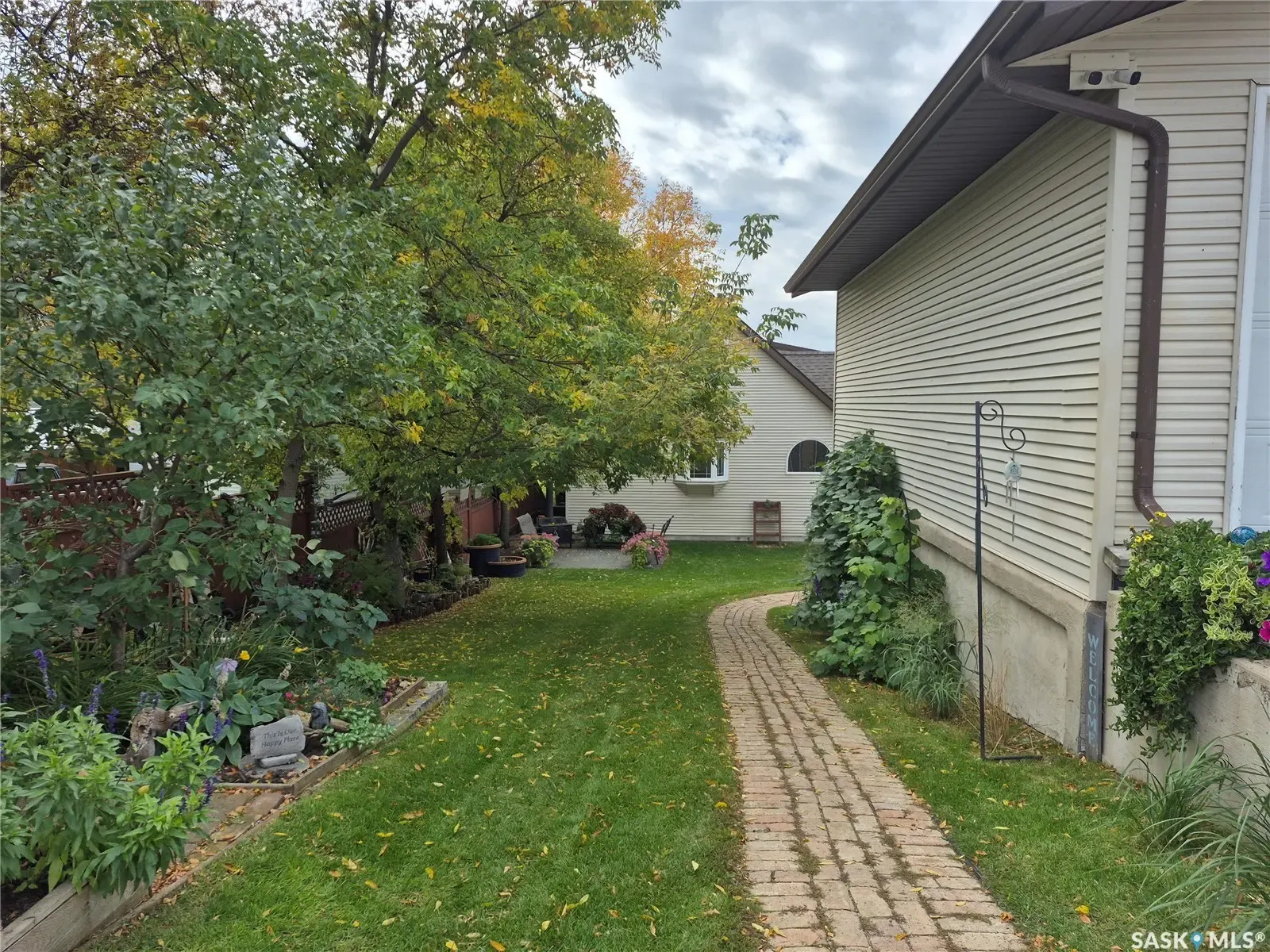 323 Currie AVENUE