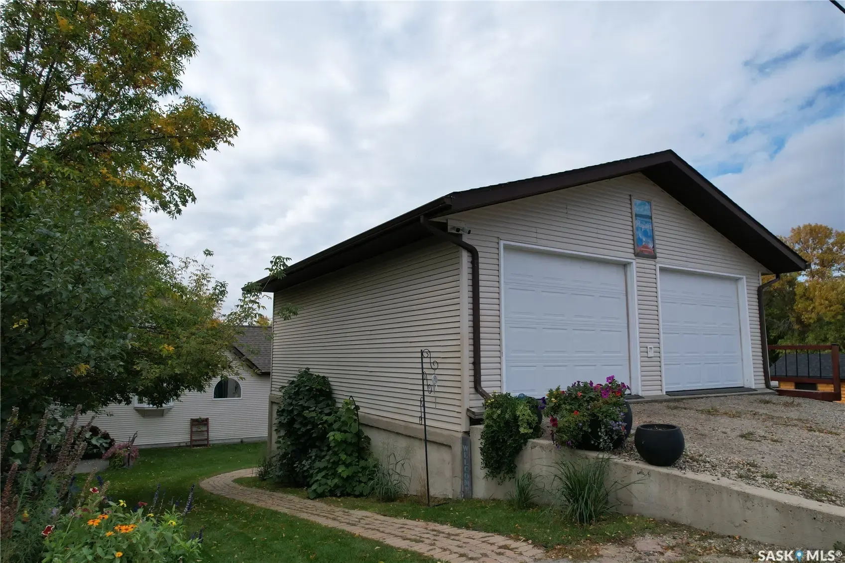 323 Currie AVENUE
