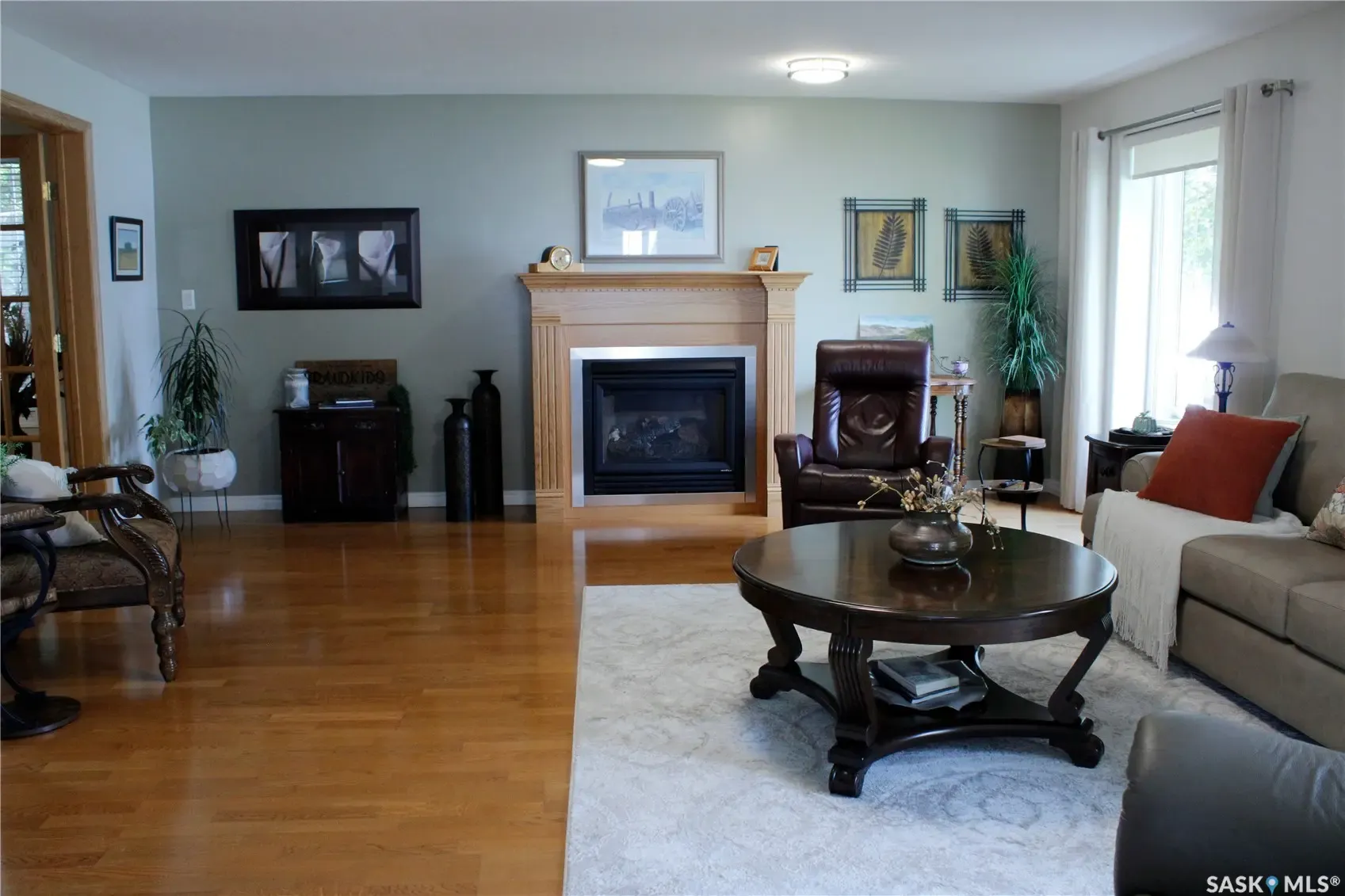 323 Currie AVENUE