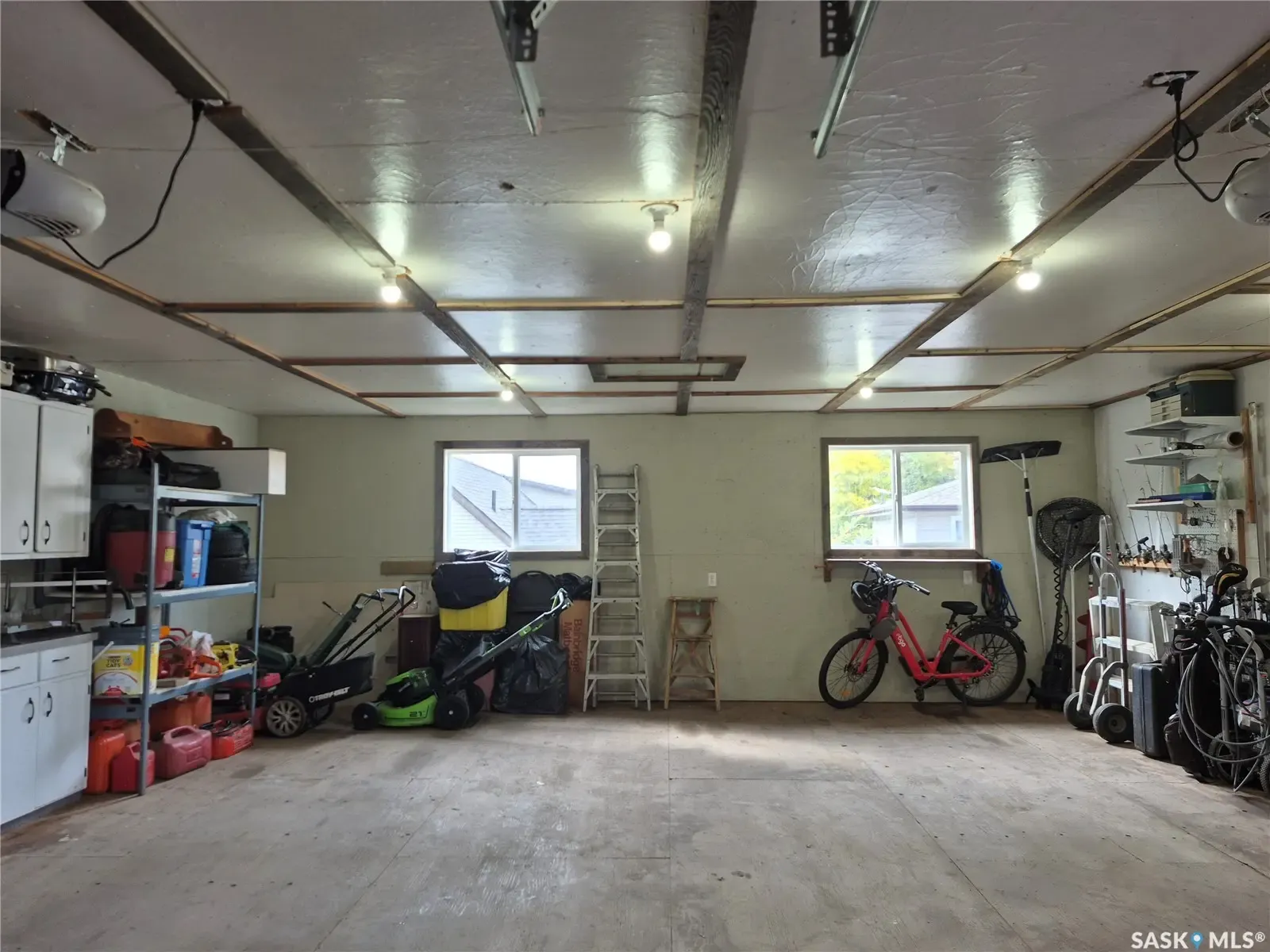323 Currie AVENUE